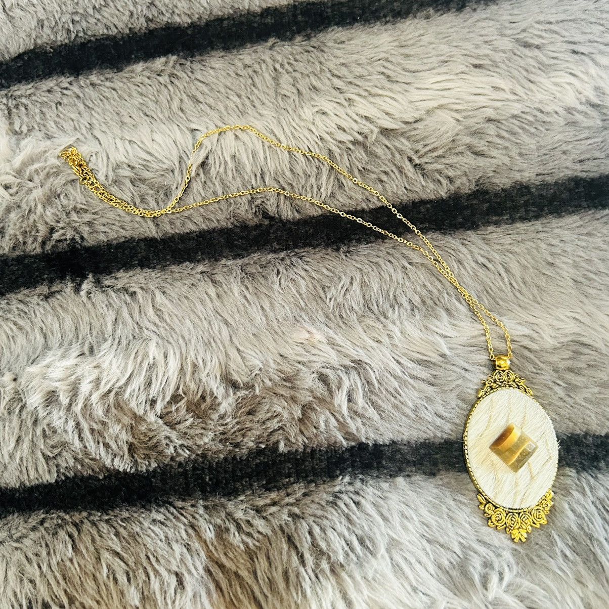 Handmade Handcrafted cowhide vintage gem cameo pendant necklace Size ONE SIZE - 8 Thumbnail