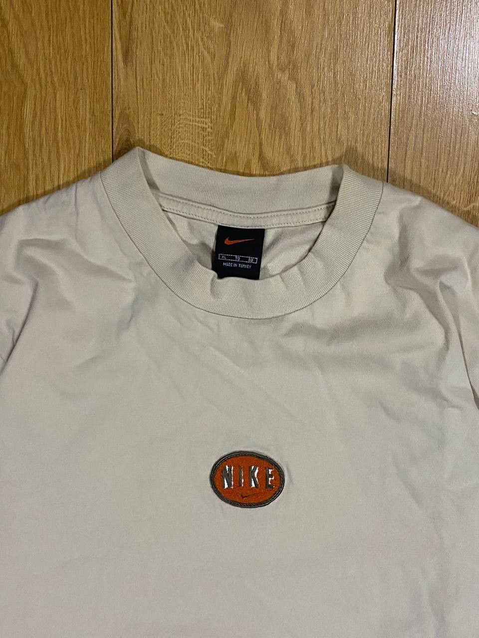 Nike × Vintage 🟤 Nike Vintage T-Shirt Centr Logo – Street Style 🟤 Size US XL / EU 56 / 4 - 3 Thumbnail