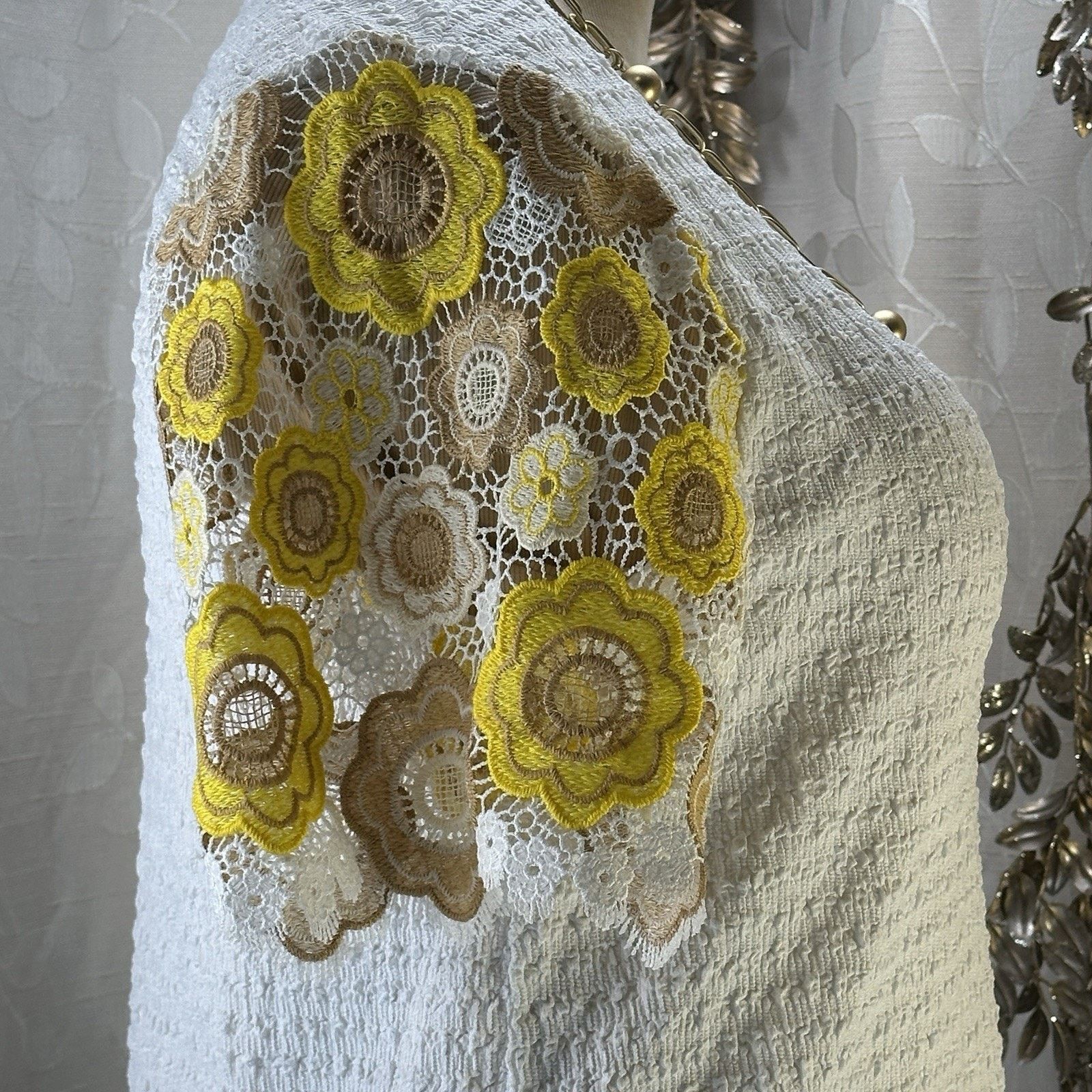 Other Alice Blue 1X White Top Yellow Crochet Floral Sleeve Size XL / US 12-14 / IT 48-50 - 6 Thumbnail