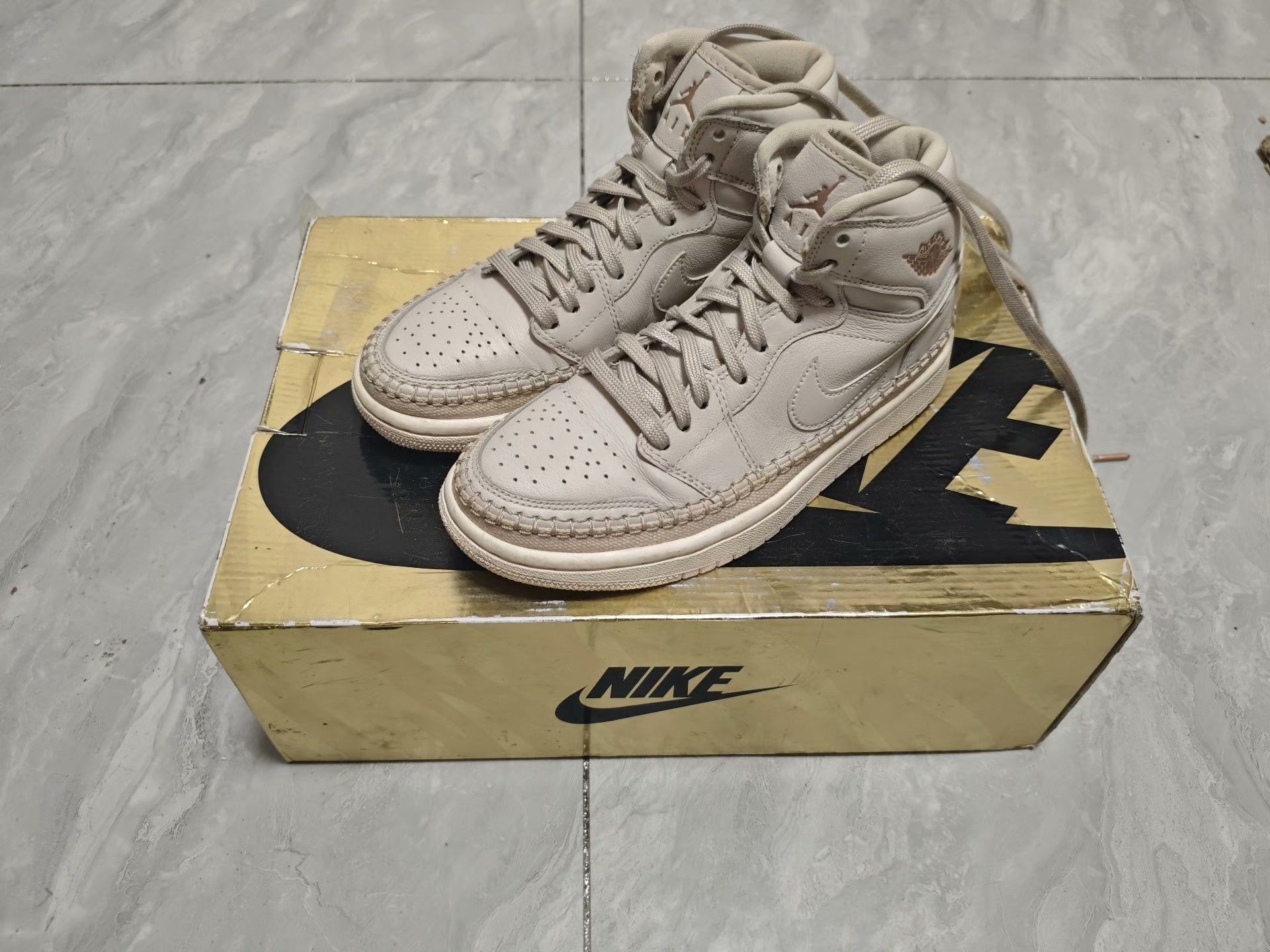 Jordan Brand Jordan Brand Retro Yellow Hitop Sneakers us_6 Women Size US 6 / IT 36 - 1 Thumbnail