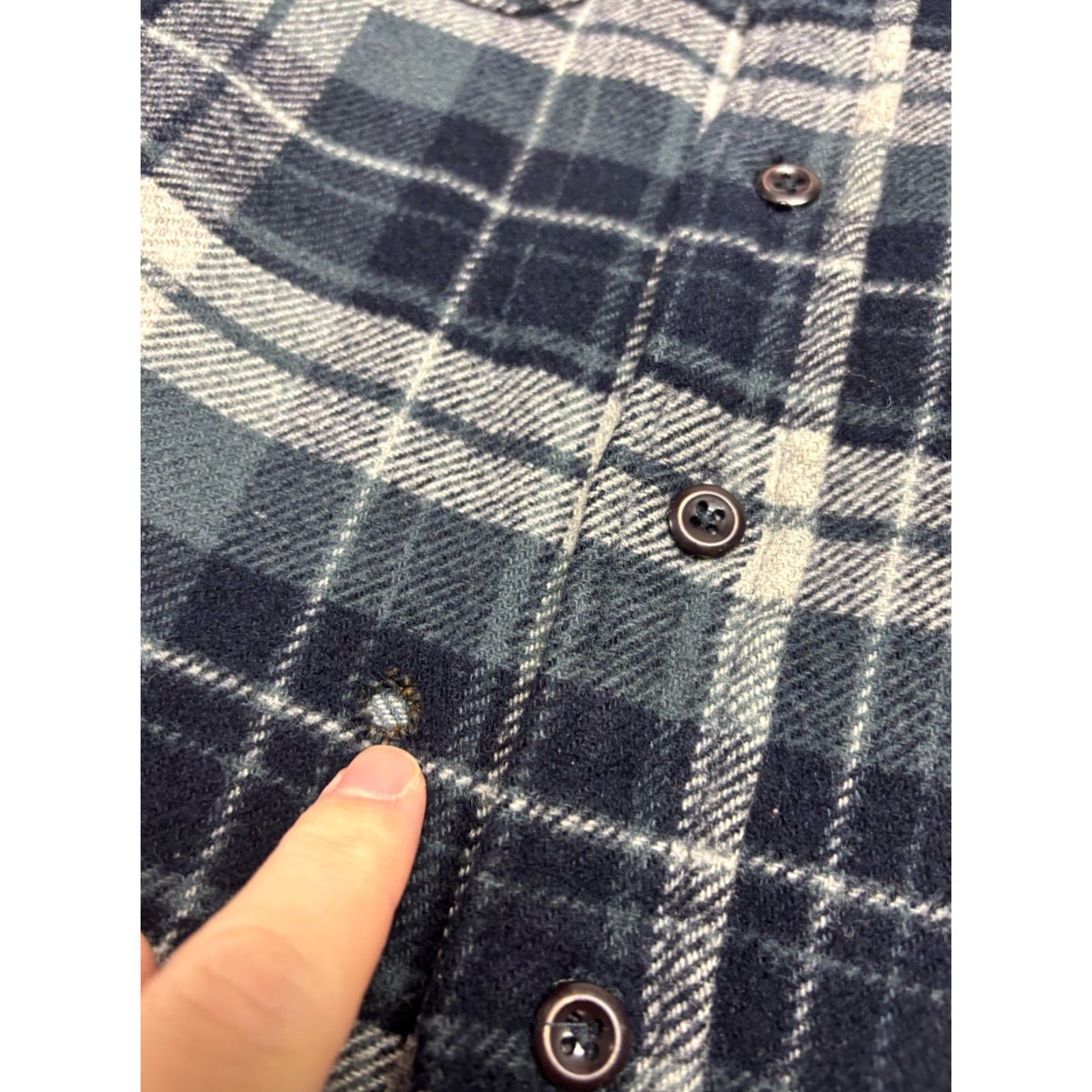 American Eagle Outfitters VINTAGE American Eagle Outfitters Shirt Mens Large Black Gray Plaid Washed Wool Flannel Button R3 Size US L / EU 52-54 / 3 - 2 Thumbnail