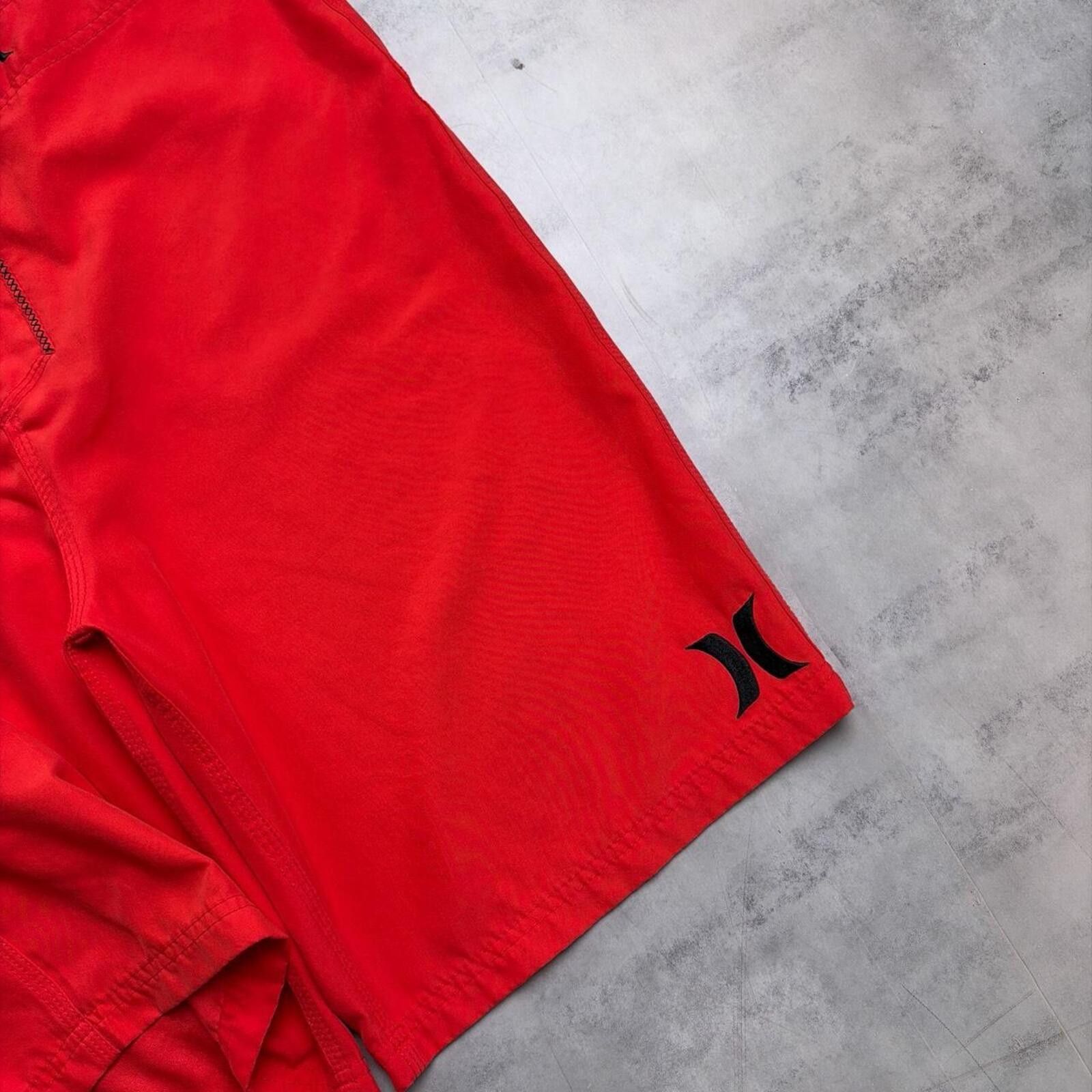 Hurley Y2K Red Hurley Surf Grunge Baggy Board Shorts Size US 34 / EU 50 - 2 Thumbnail