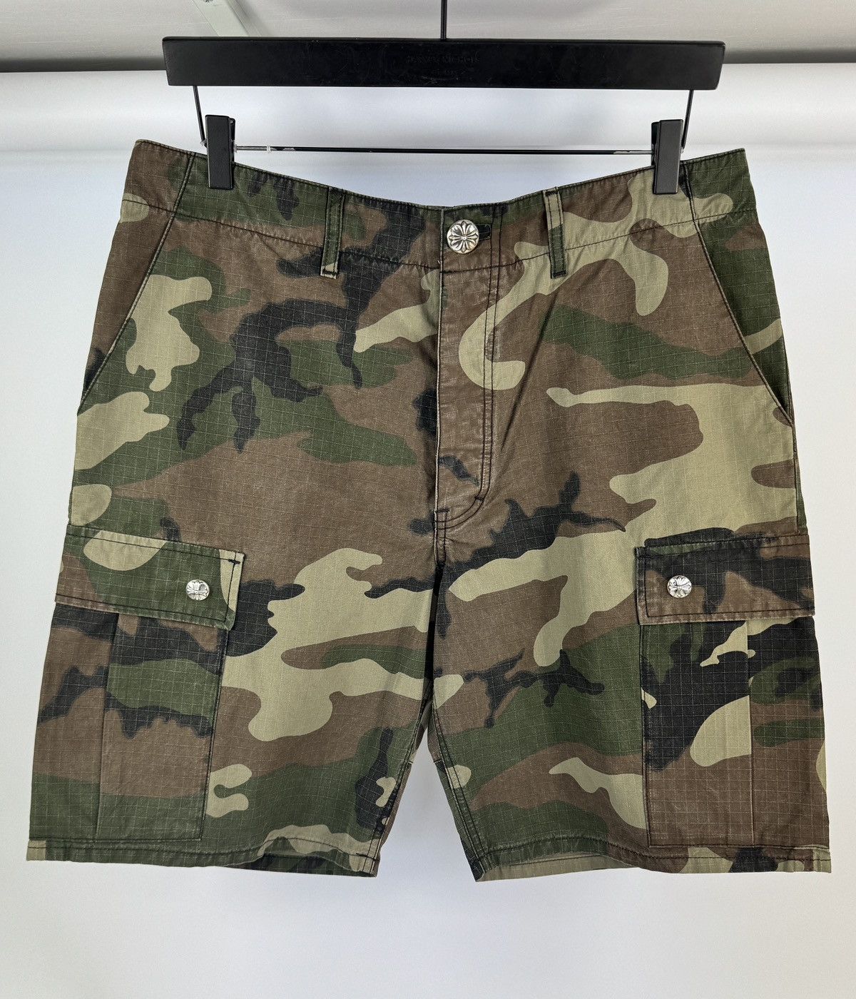 Chrome Hearts CAMOUFLAGE SINGLE BLACK CROSS SILVER BUTTON DETAILED SHORTS Size US 36 / EU 52 - 3 Thumbnail