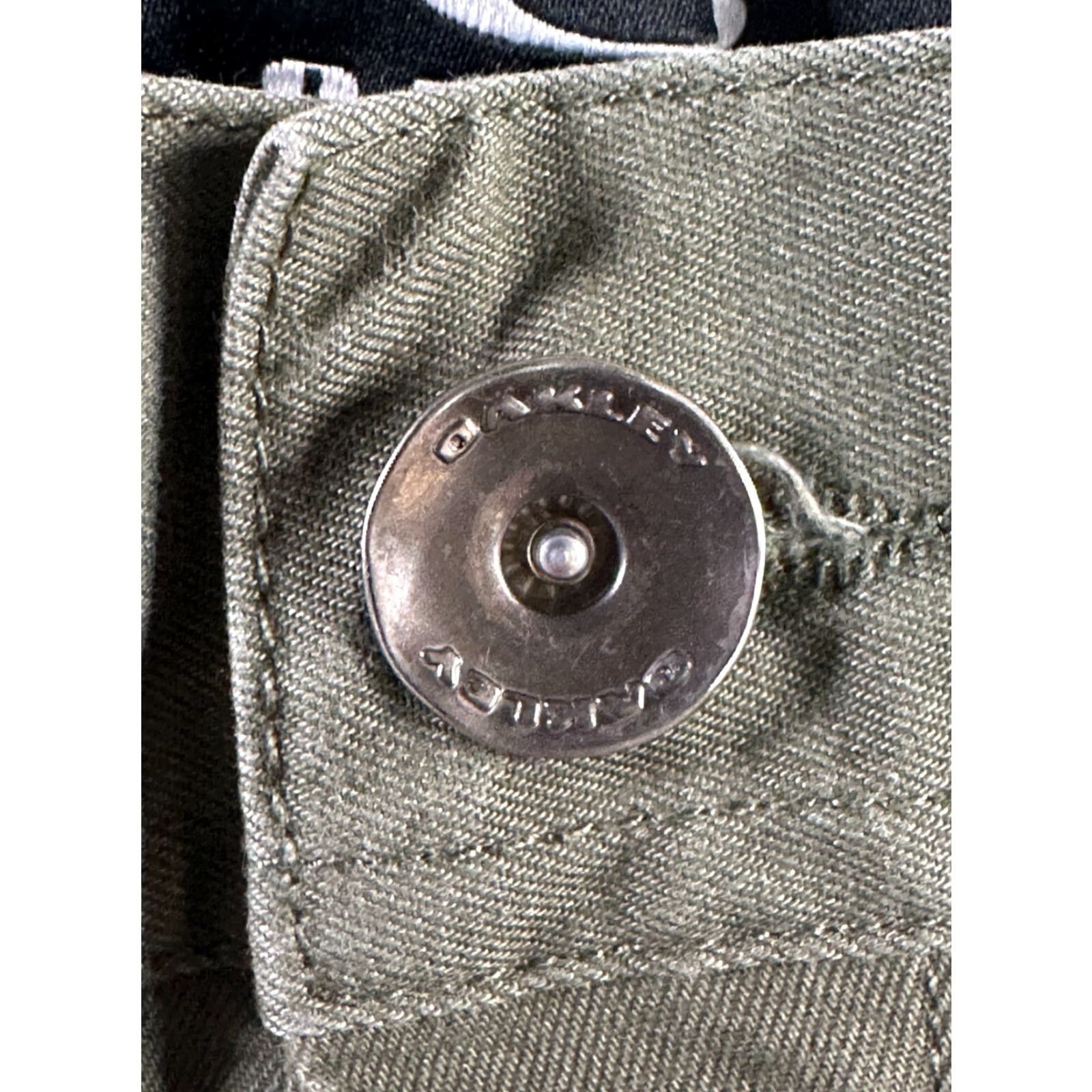 Oakley Oakley Pants Mens Olive Green Stretch Tapered Elastic Cuffs Size 28 Front Flat Front Zipper Logo Belt Loops 60/36/4 Elastane Casual Pants Size US 28 / EU 44 - 4 Thumbnail