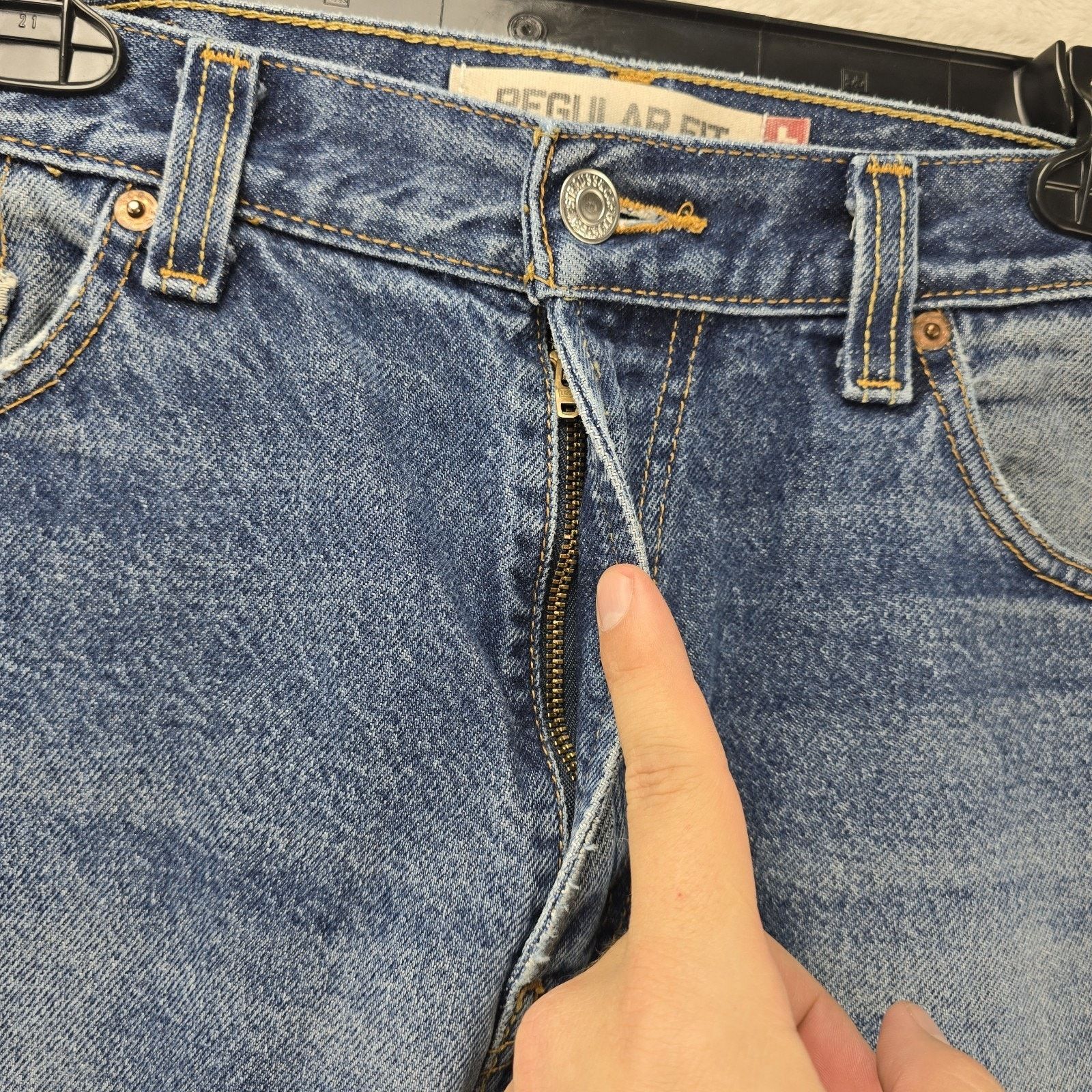 Levi's Vintage Levis 505 Jeans Mens 34x32 Blue Distressed Faded Y2K Size US 34 / EU 50 - 4 Thumbnail