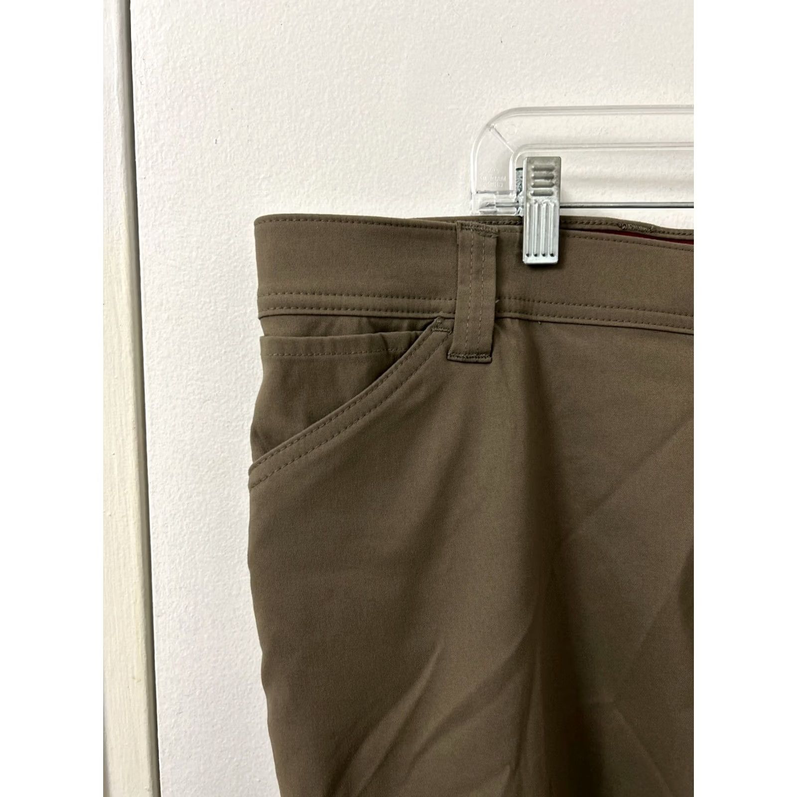 Wrangler Wrangler Performance Cargo Shorts Mens 44 Gray UPF 50 Relax Fit 10” Inseam Cargo Pockets Outdoor Travel Casual Men Size US 44 / EU 60 - 6 Thumbnail