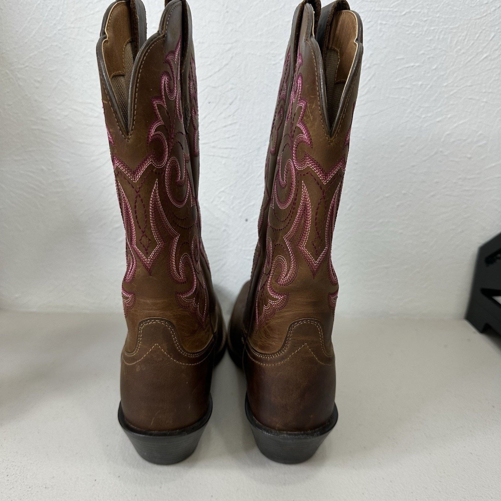 Ariat Ariat Women’s 6.5B Roundup Wide Square Toe Pink Stitching Size US 6.5 / IT 36.5 - 5 Thumbnail