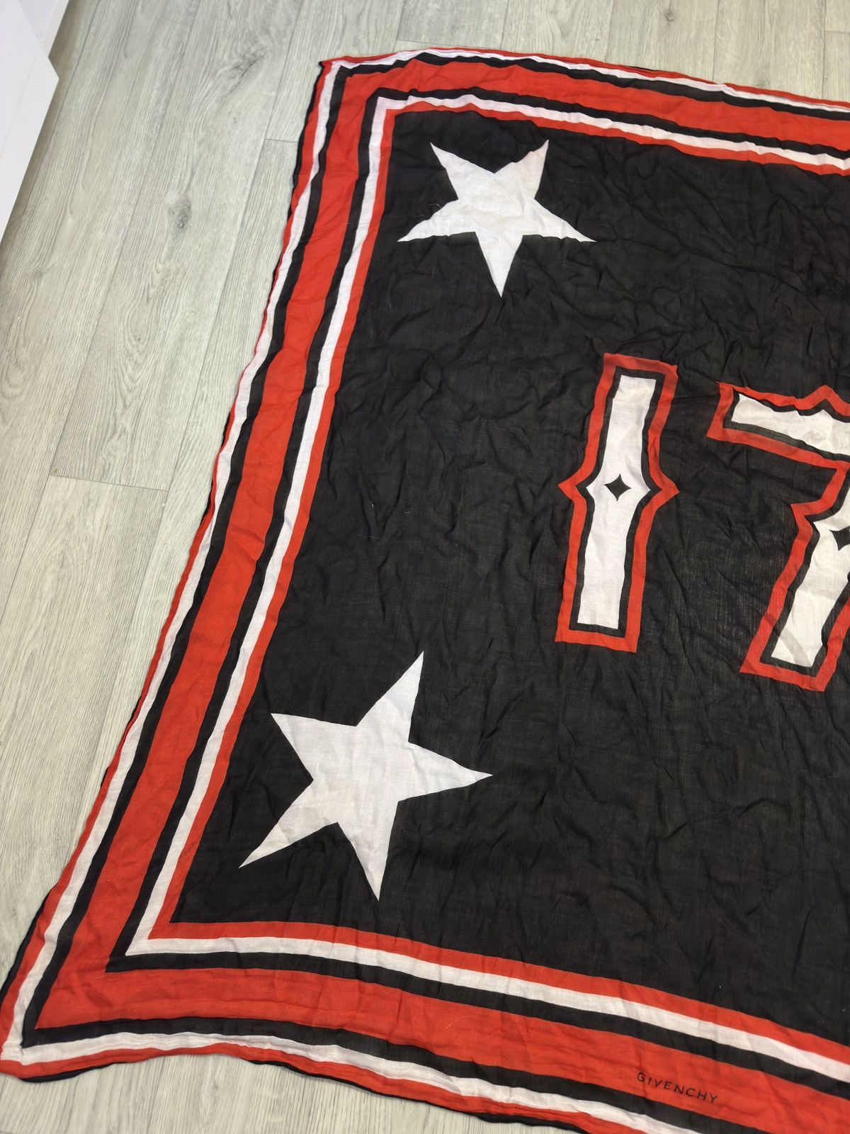 Givenchy Givenchy 17 Scarf Shawl Size ONE SIZE - 2 Thumbnail