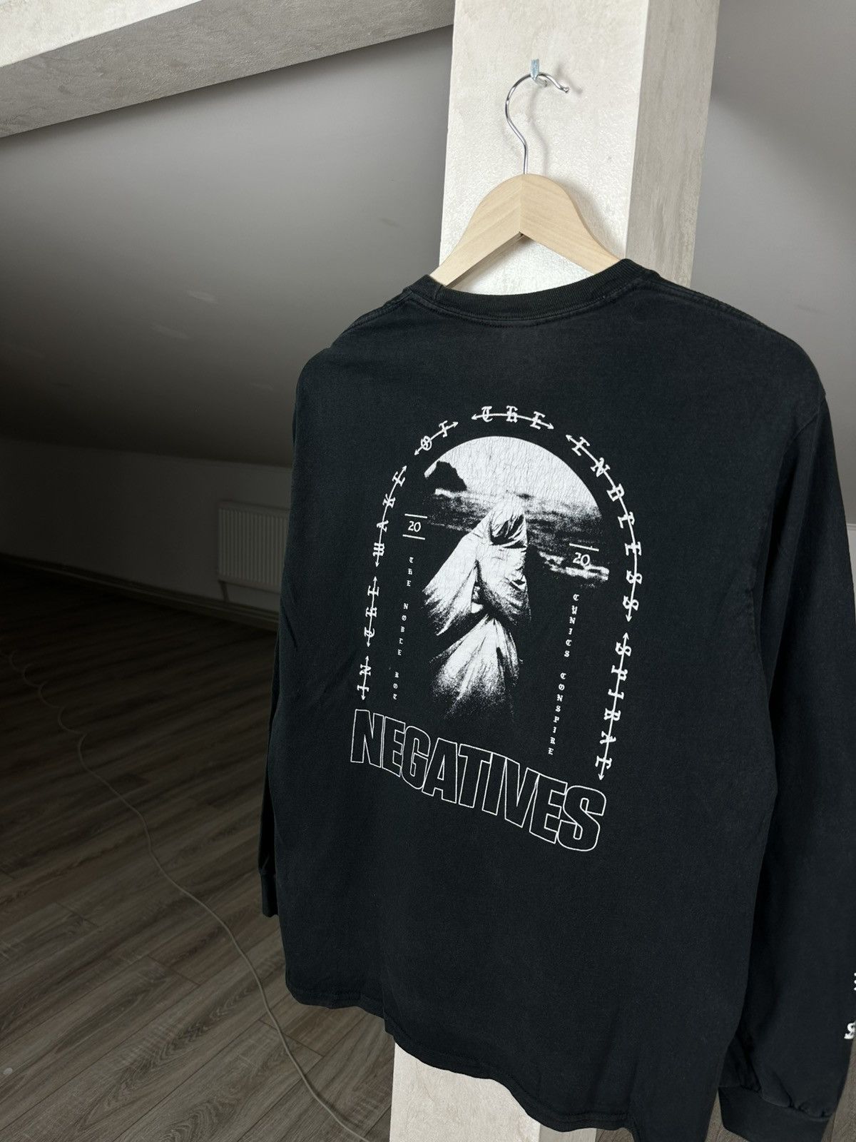 Band Tees NEGATIVES Rock Band T-Shirt Y2K Size US M / EU 48-50 / 2 - 8 Thumbnail