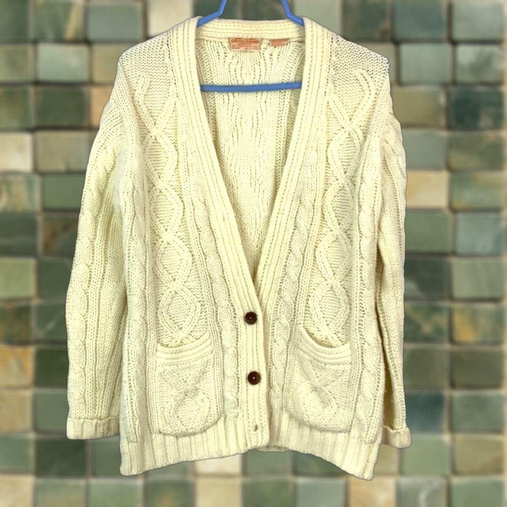 Vintage Vintage Hand Loomed Cream Cable Knit Thick Vee Cardigan Womens Small Knit 60s Style Academia Mens Womens Boys Girls Size S / US 4 / IT 40 - 1 Thumbnail