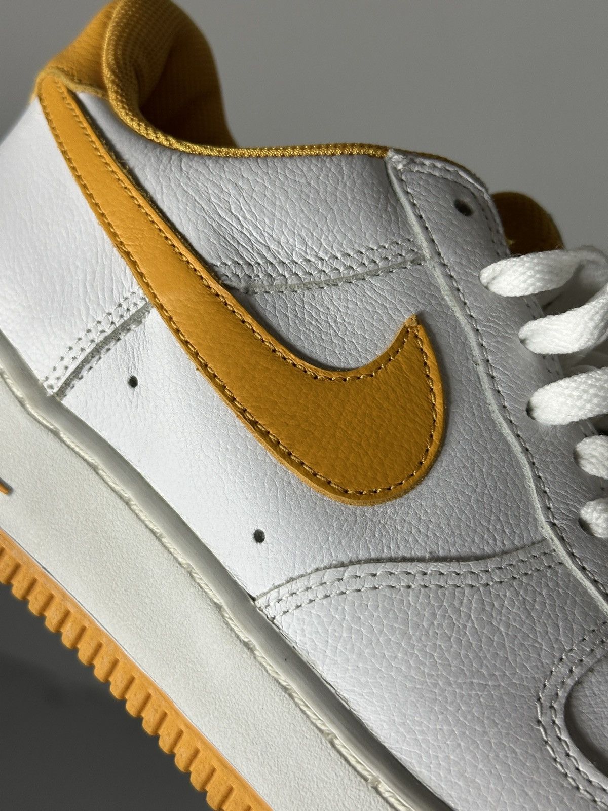 Nike Air force 1 White Canyon Gold 2002 Size US 10.5 / EU 43-44 - 4 Thumbnail