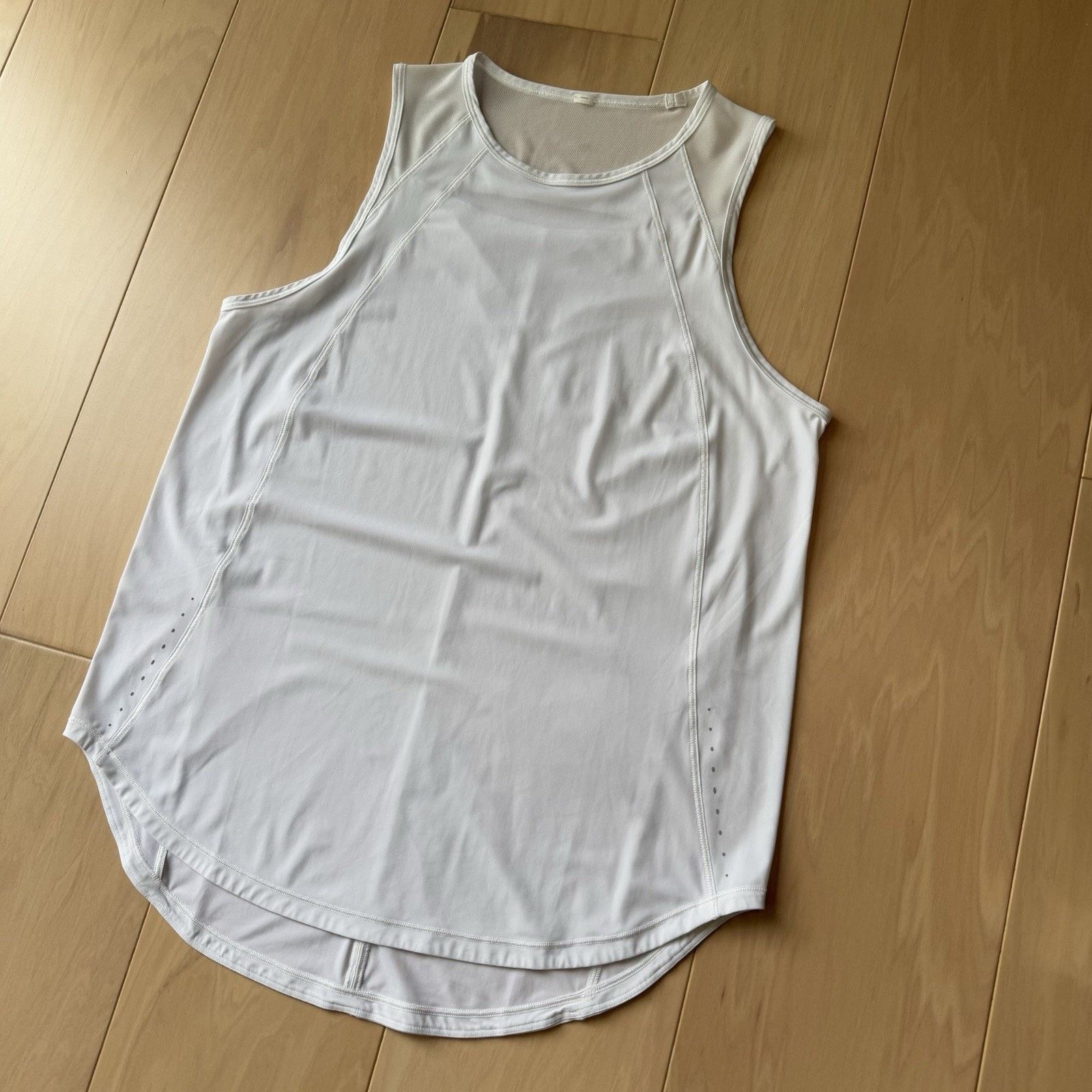 Lululemon Lululemon Tank Top Women's 6 White Vent Surge Workout Size M / US 6-8 / IT 42-44 - 7 Thumbnail