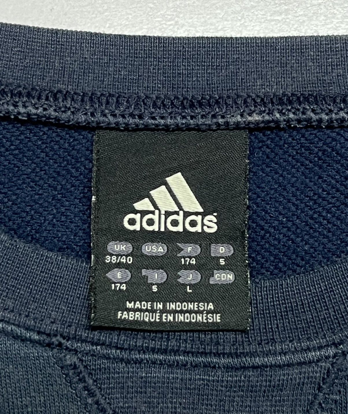Adidas Distressed Adidas 3-Stripes Sweatshirt Size US S / EU 44-46 / 1 - 5 Thumbnail