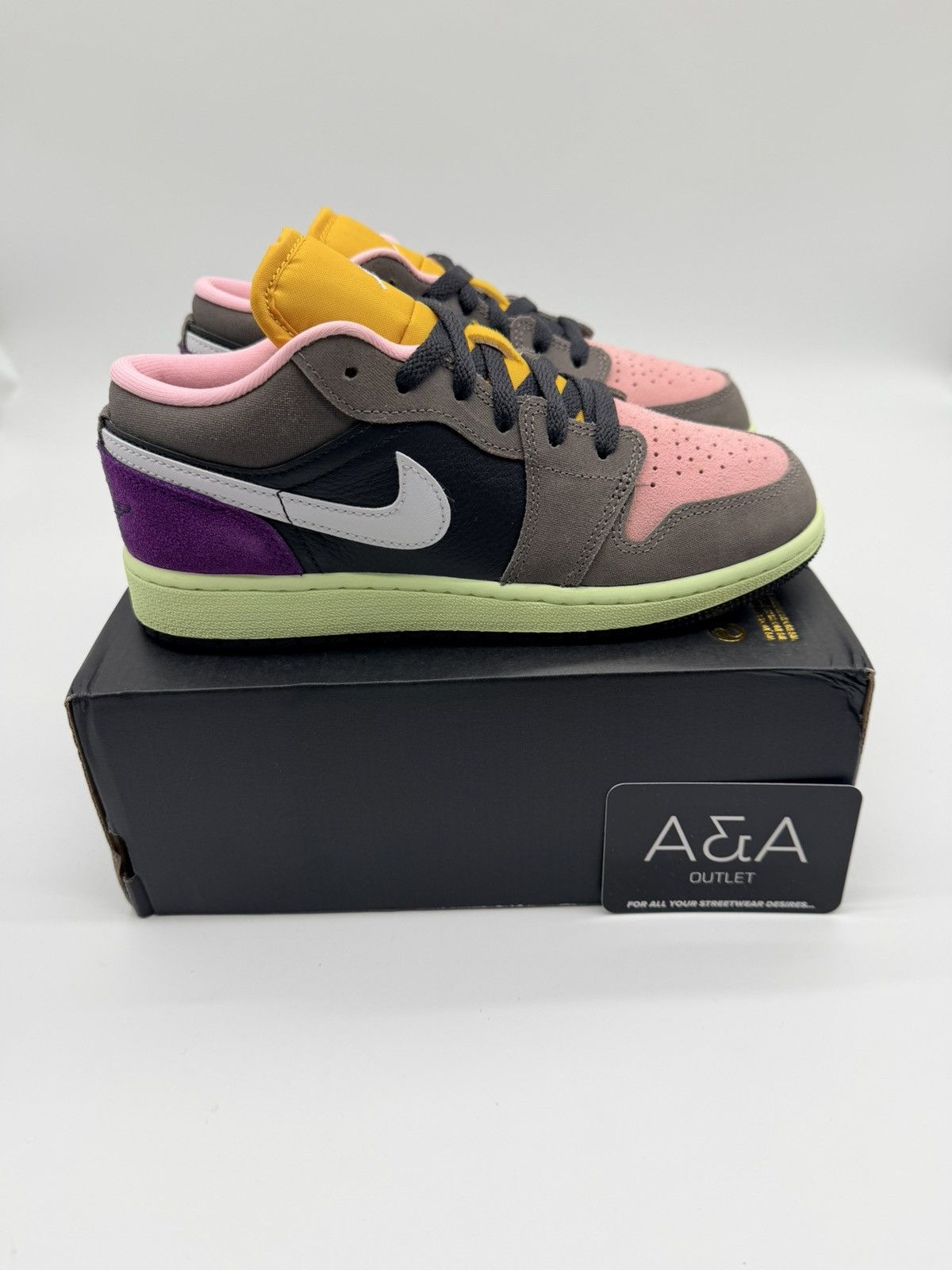 Jordan Brand Jordan 1 Low SE Tokyo Bio Hack GS US4Brand New Free Shipping Size US 4 / IT 34 - 1 Thumbnail