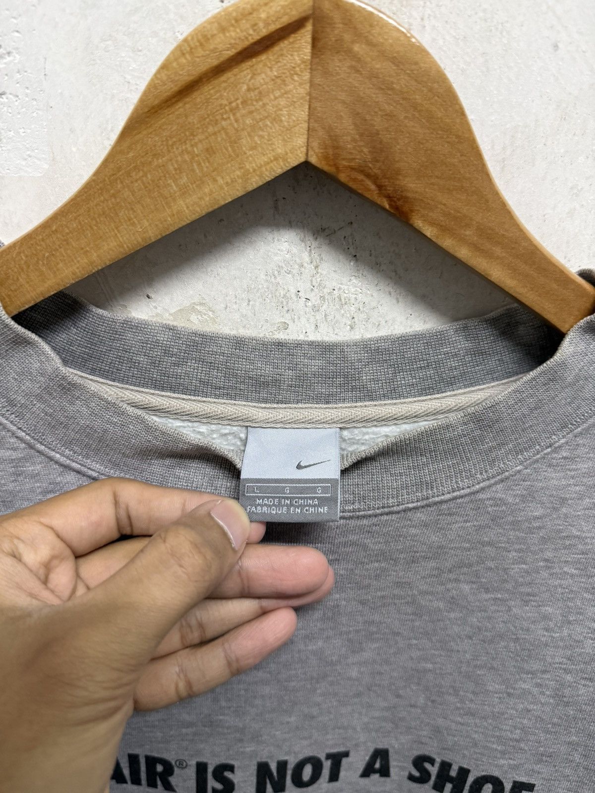 Nike 2000s Distressed Nike-Air is Not a Shoe Crewneck Size US L / EU 52-54 / 3 - 9 Thumbnail