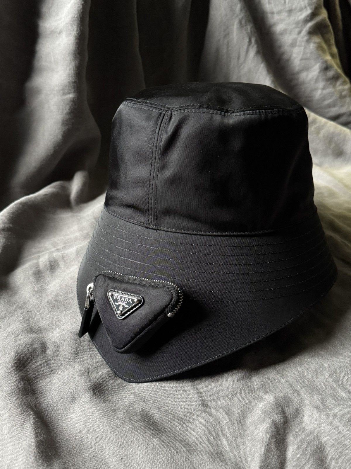 Prada Prada - Re-Nylon Black Bucket Hat with Triangle Pouch / SS22 Size ONE SIZE - 1 Thumbnail