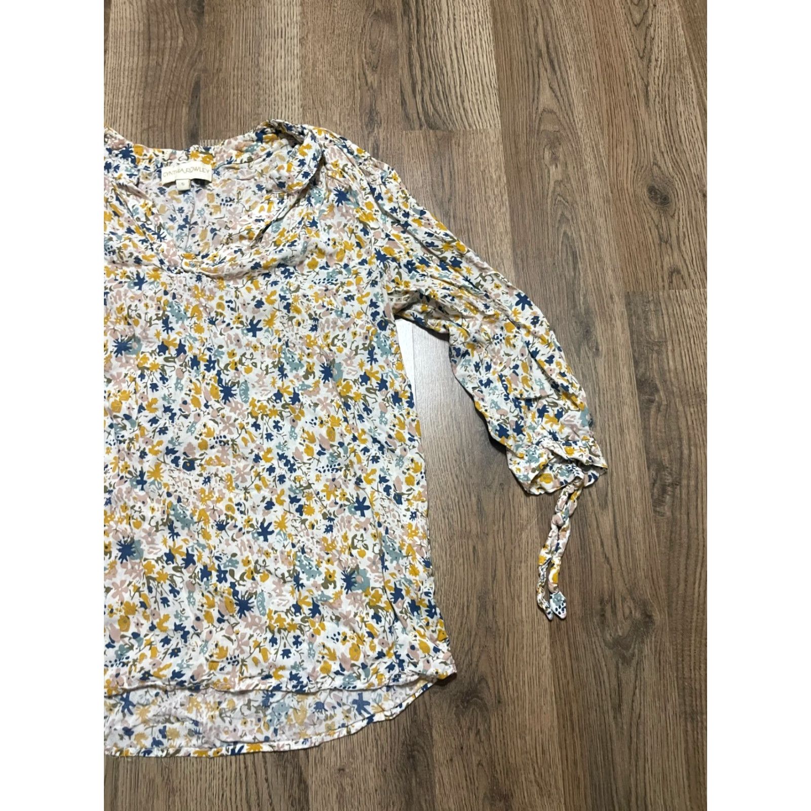 Cynthia Rowley Cynthia Rowley Shirt Women's Size Small Floral V-neck 3/4 Sleeve Multicolor Casual T-Shirt Womens Size S / US 4 / IT 40 - 4 Thumbnail