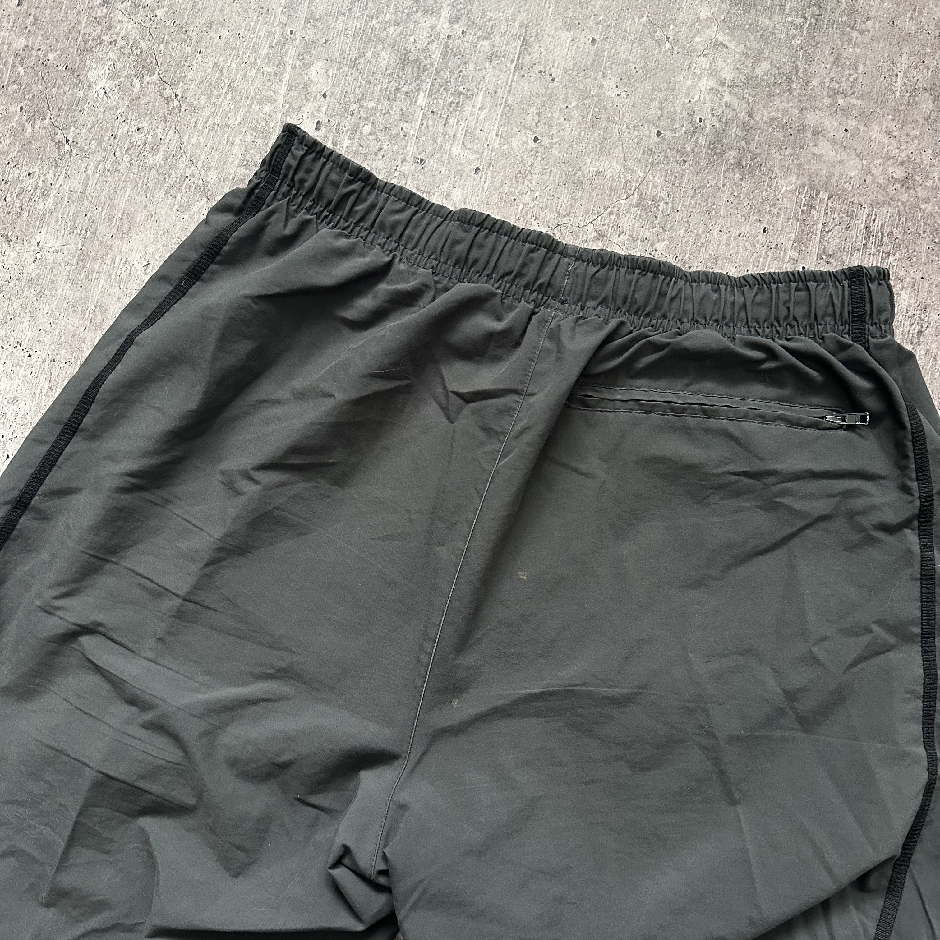 Nike Nike y2k Vintage Nylon Black Swoosh Baggy Pants Joggers Size US 34 / EU 50 - 7 Thumbnail