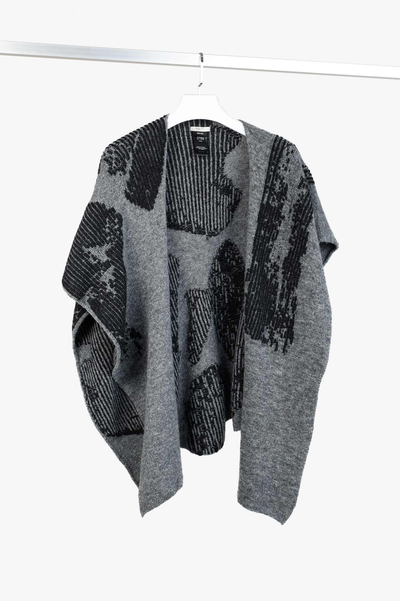 Other Crea Concept AW/19 Abstract-Embroidery Knit Shawl Size ONE SIZE - 1 Thumbnail