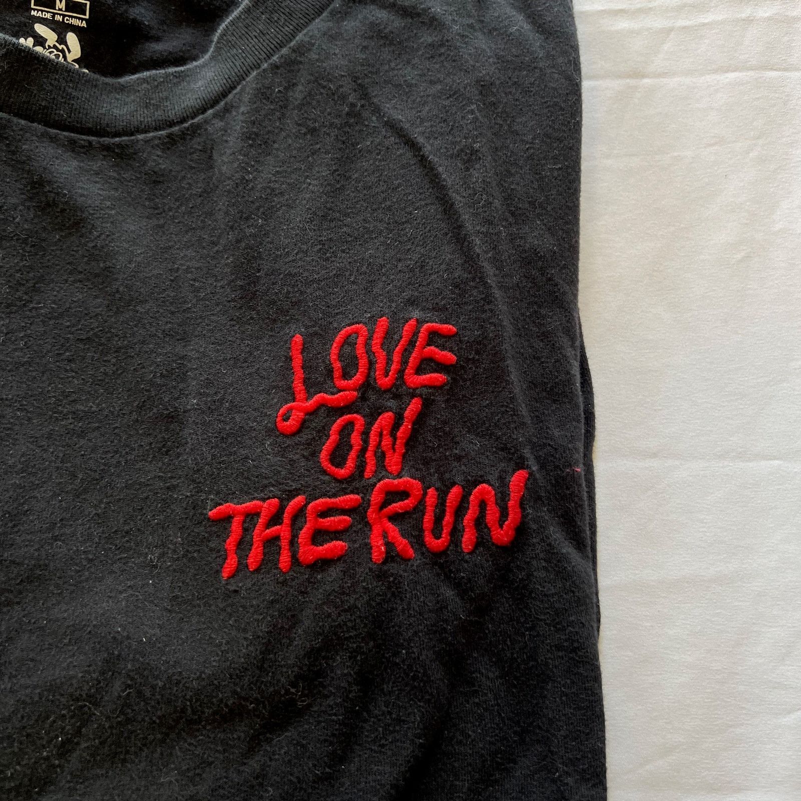 Uniqlo Uniqlo x verdy love on the run embroidered black tshirt M Size US M / EU 48-50 / 2 - 3 Thumbnail