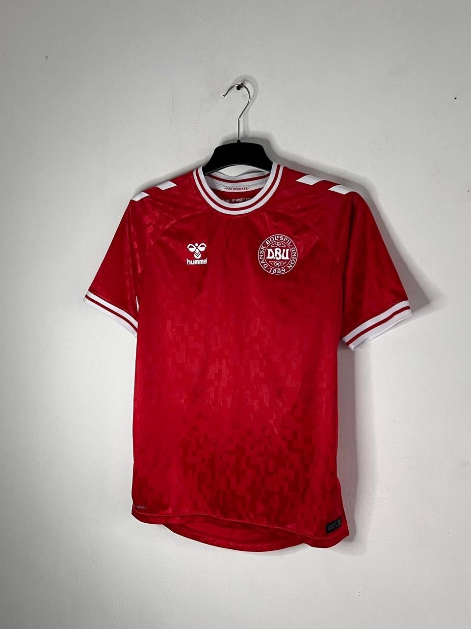 Hummel Denmark National Home Training Jersey 24/25 Fan Shirt Size US S / EU 44-46 / 1 - 1 Thumbnail