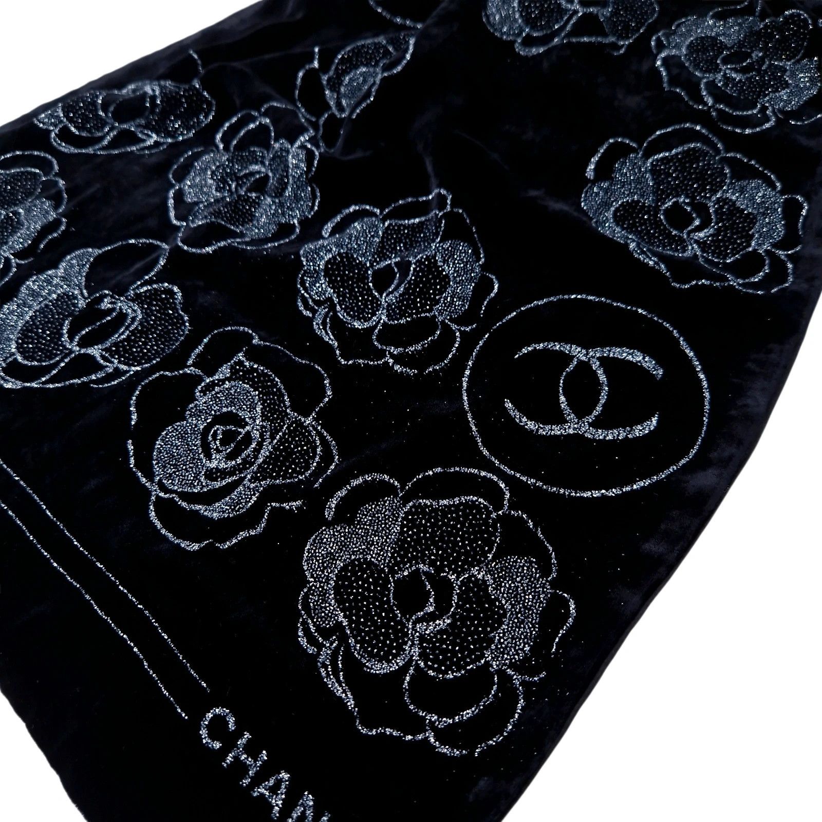 Chanel Chanel Velvet Silk CC Camelia Scarf Size ONE SIZE - 2 Thumbnail
