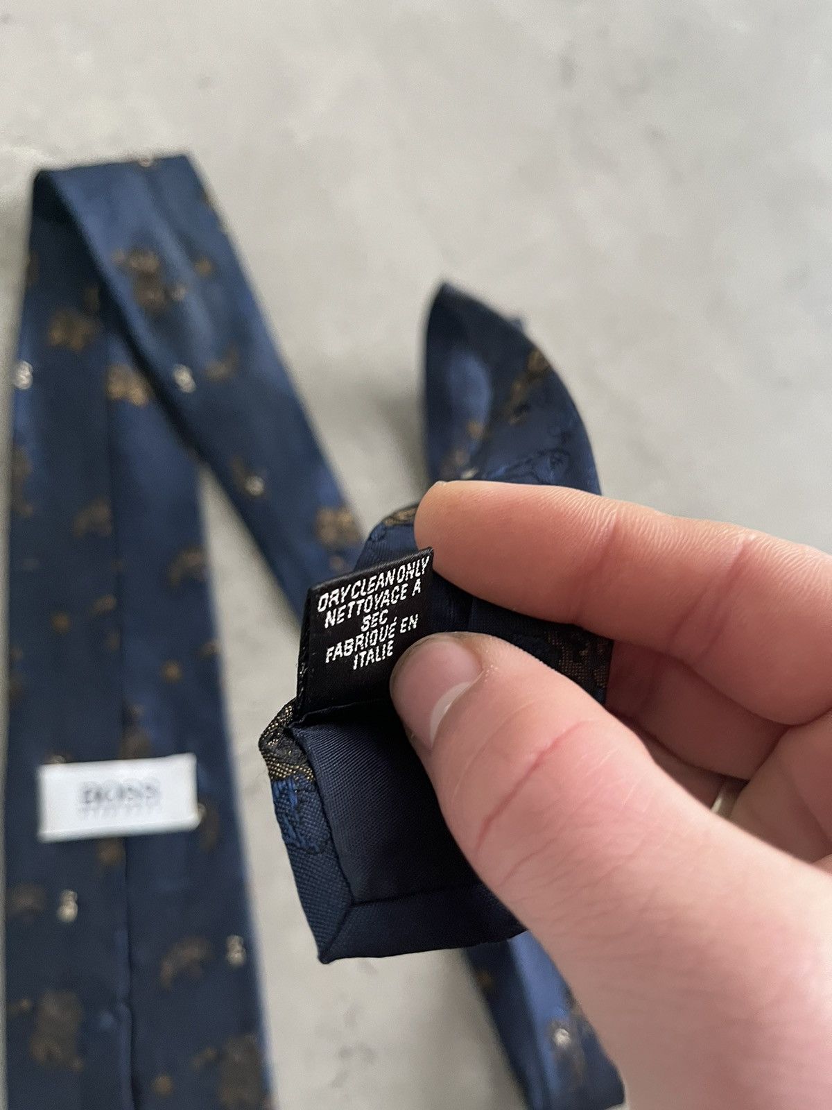 Hugo × Hugo Boss Vintage Hugo Boss Made in Italy 100% Silk Size ONE SIZE - 4 Thumbnail