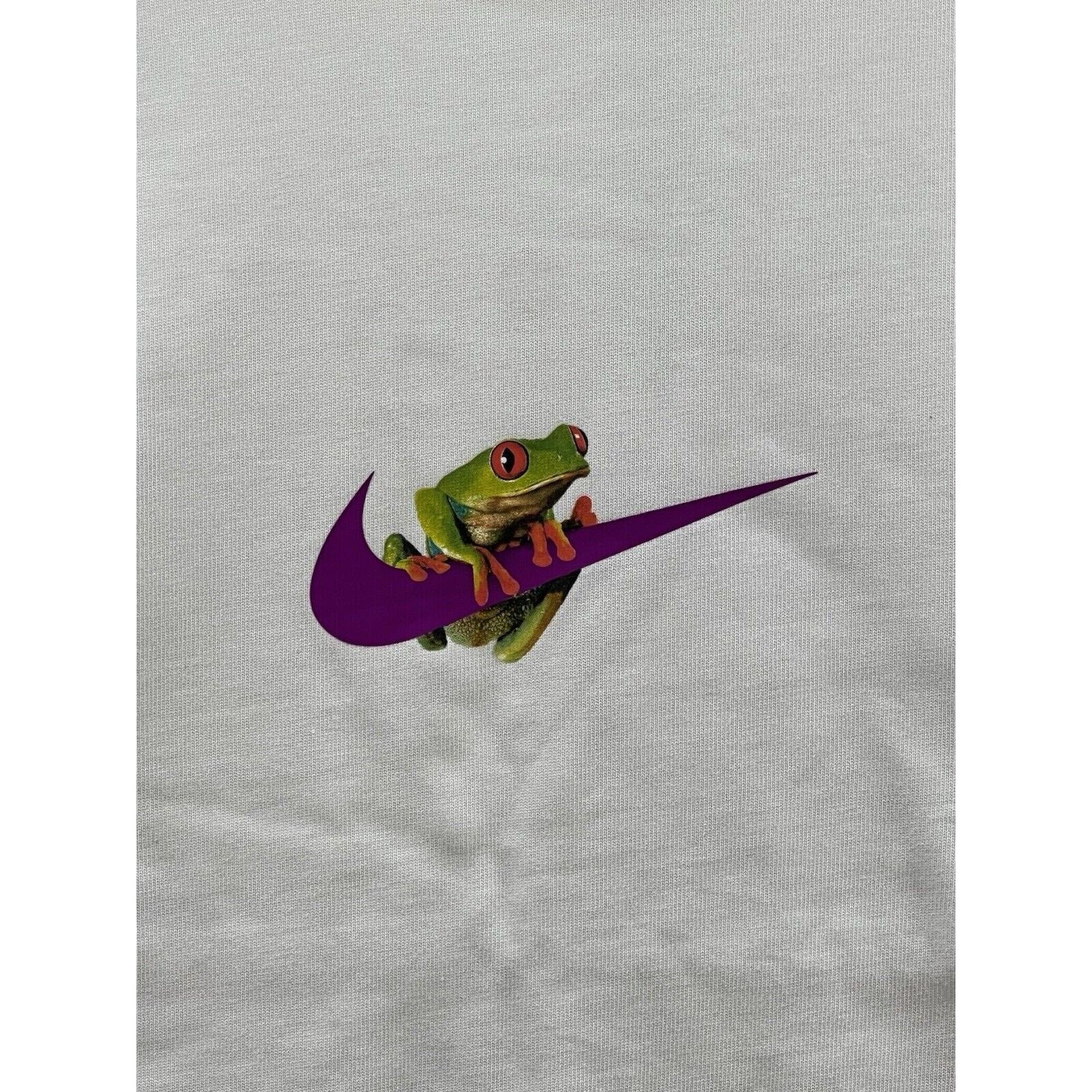 Nike Nike Red Eyes Tree Frog Purple Swoosh White T-Shirt Sz Large Size US L / EU 52-54 / 3 - 4 Thumbnail