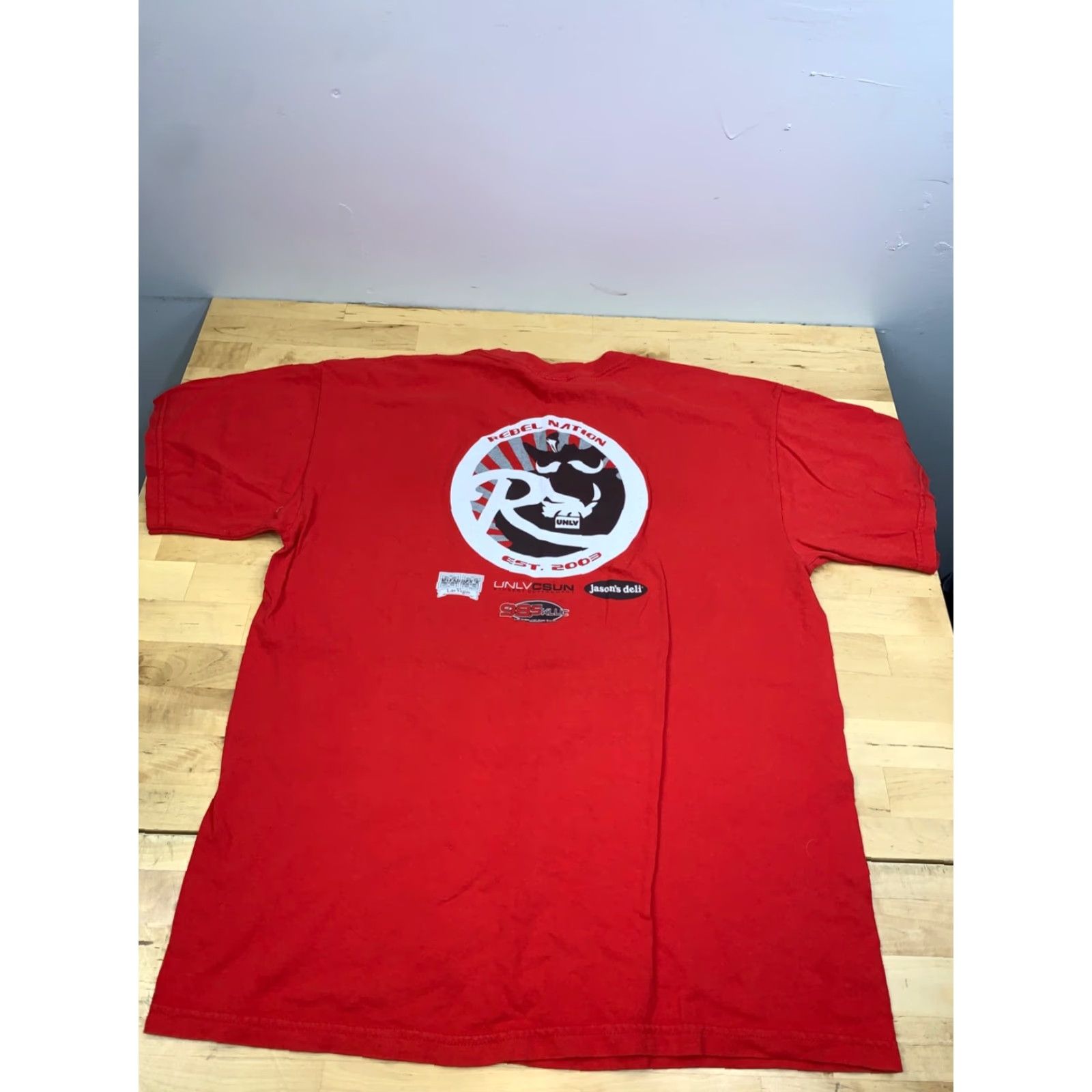 Gildan VINTAGE UNLV Rebel Nation Shirt Mens L Red 12069 College T-Shirt Gildan Cotton Short Sleeve Crew Neck Man/Mens Size US L / EU 52-54 / 3 - 7 Thumbnail