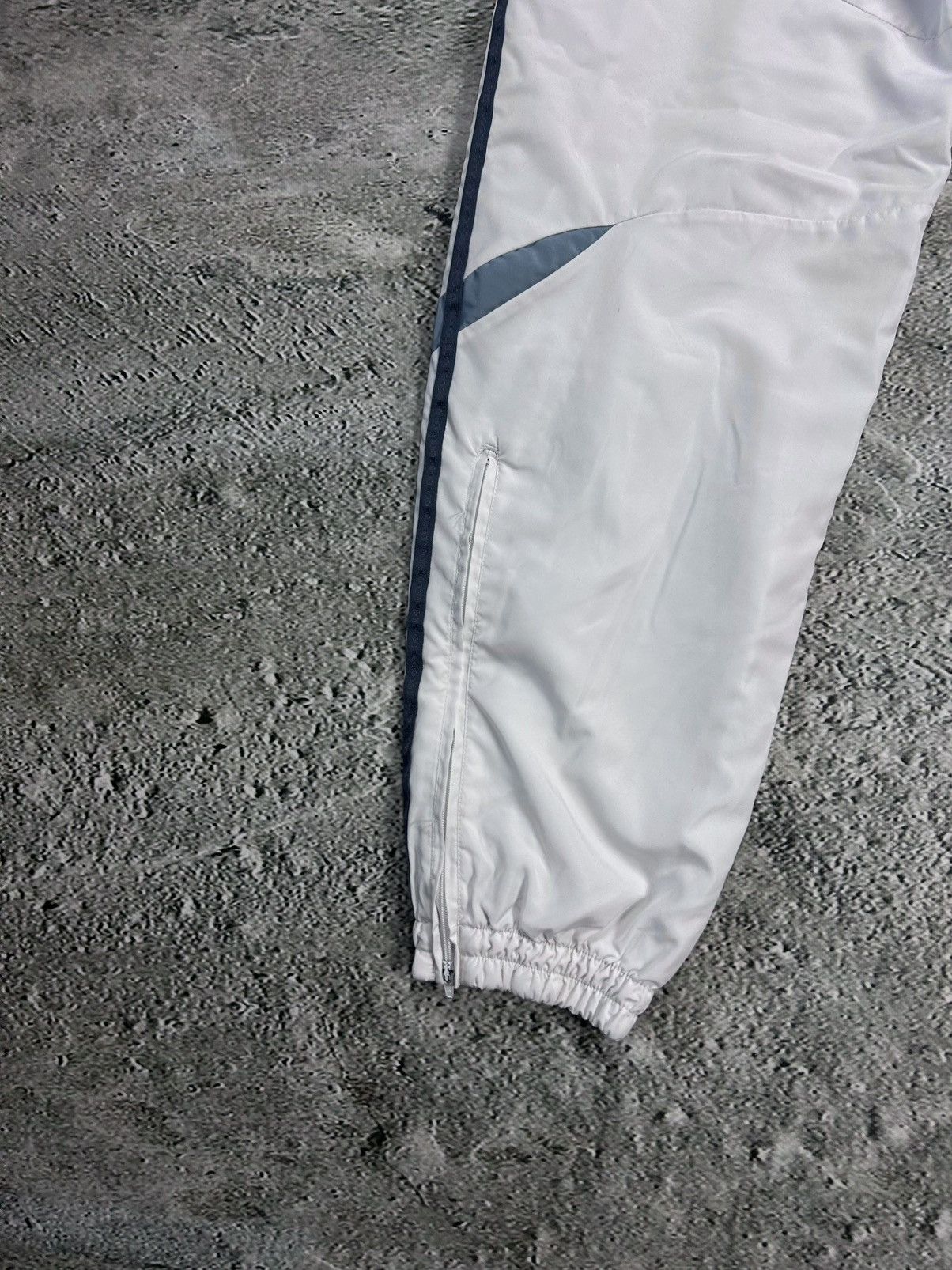 Adidas × Vintage Adidas vintage white track pants small logo 2000s Size US 28 / EU 44 - 7 Thumbnail