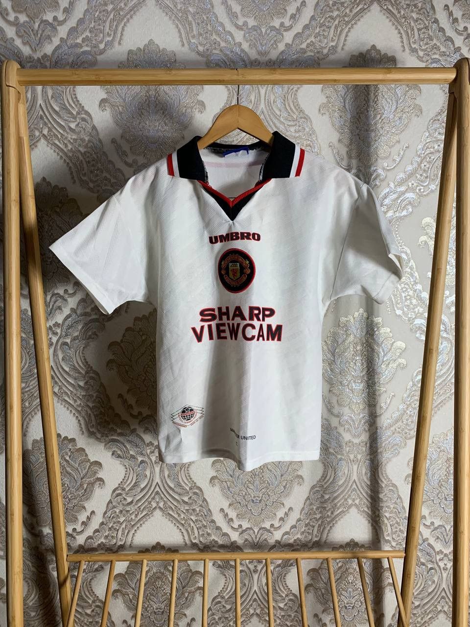 Umbro × Vintage VERY RARE UMBRO FC MANCHESTER UNITED ENGLAND SOCCER JERSEY Size US S / EU 44-46 / 1 - 11 Thumbnail