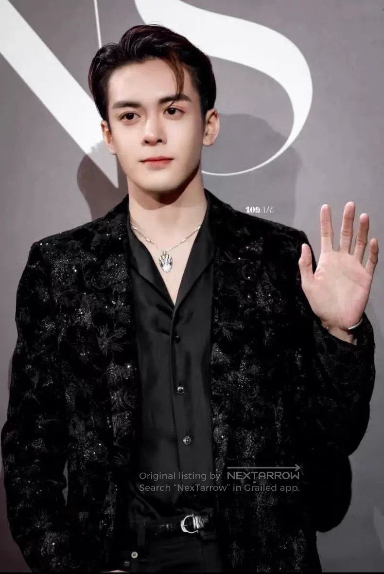 Saint Laurent Paris Saint Laurent Paris Black Velvet Hibiscus Flower Suit Size US S / EU 44-46 / 1 - 8 Thumbnail