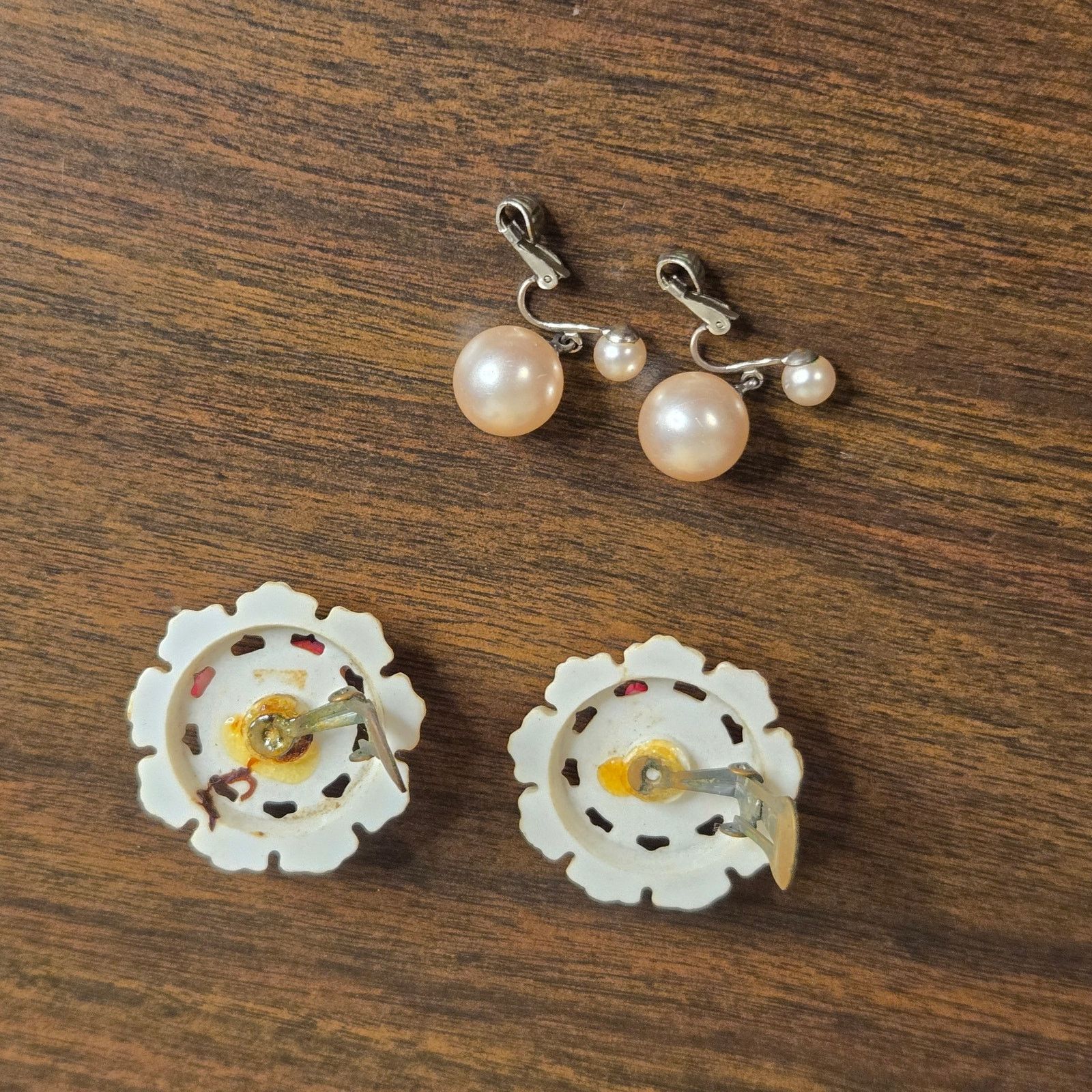 Vintage Vintage Richelieu Pearl Earrings & Floral Rose Clip-On Lot Size ONE SIZE - 7 Thumbnail