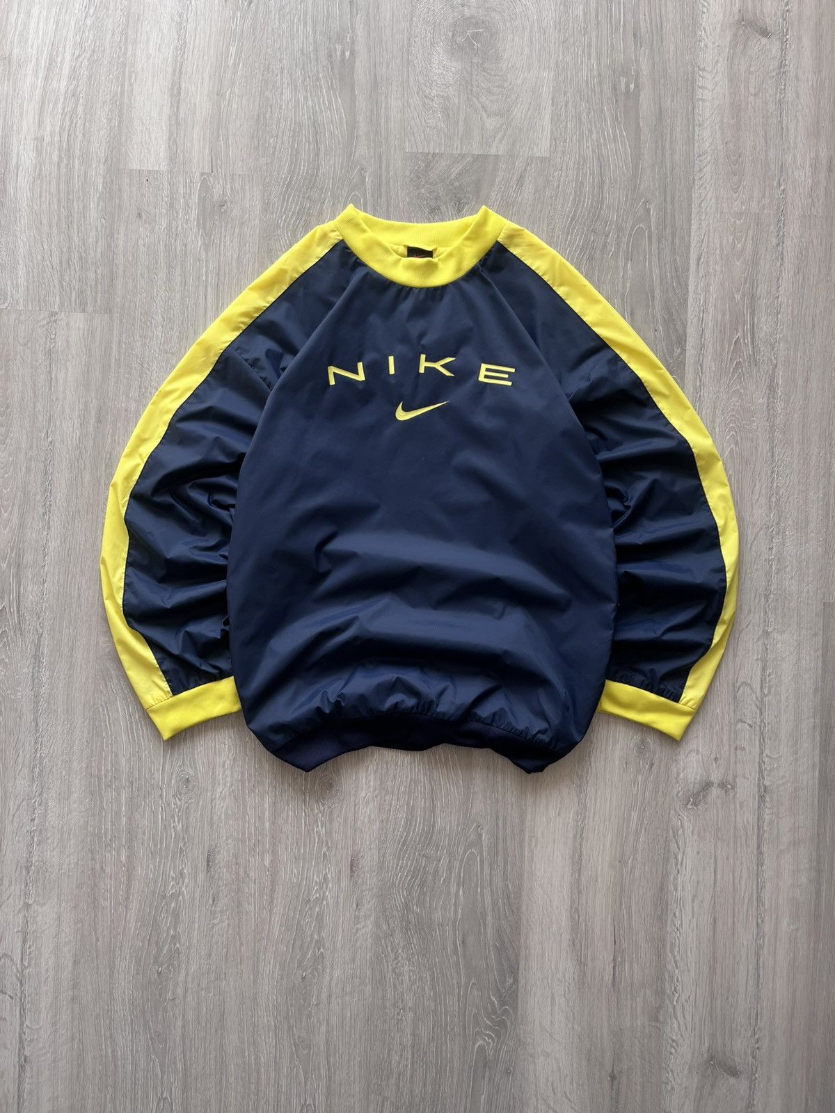 Nike Vintage Nylon Sweatshirt Jacket Center Nike Swoosh Logo
