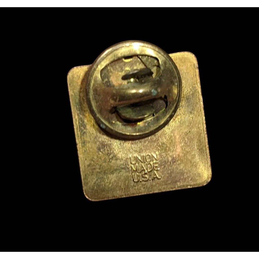 Other Vintage United Way USA Union Made Gold Tone Lapel Pin Size ONE SIZE - 2 Thumbnail