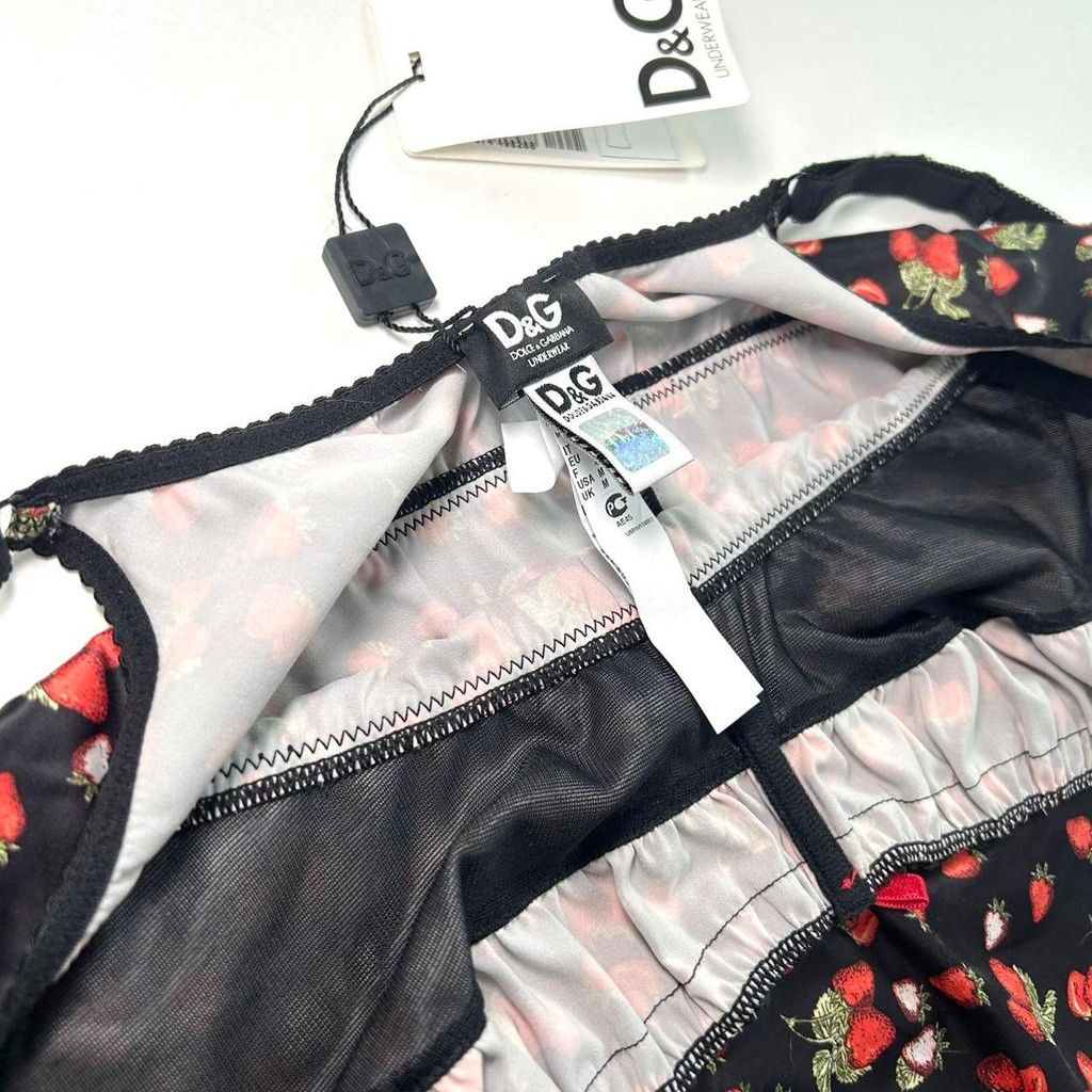 Dolce & Gabbana y2k D&G NWT black bustier tank top with strawberry print Size M / US 6-8 / IT 42-44 - 4 Thumbnail