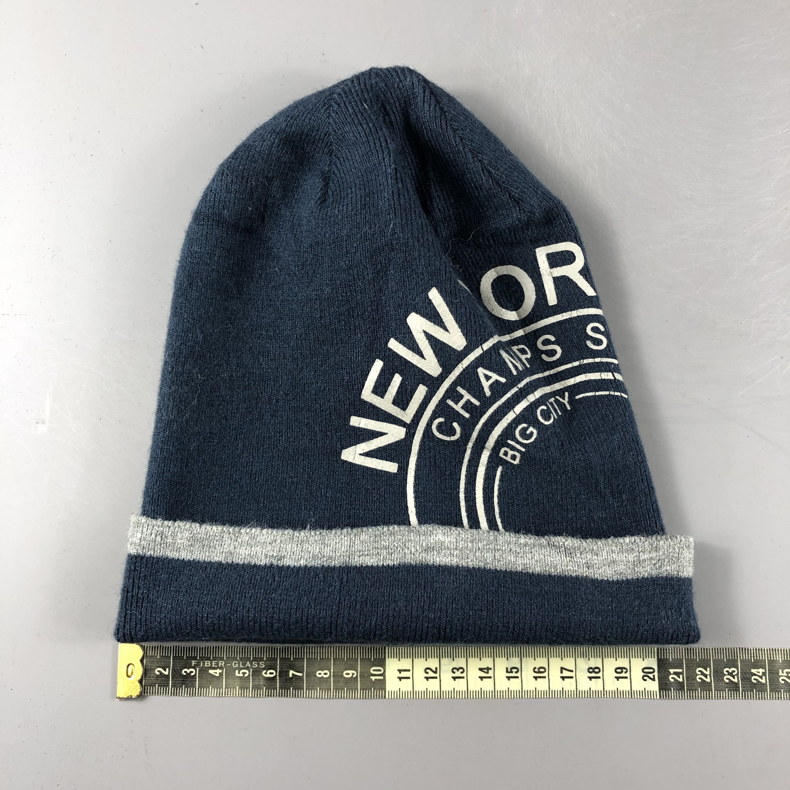 H&M New York City x H&M Beanie Snow Hat Snow Cap -D410 Size ONE SIZE - 3 Thumbnail