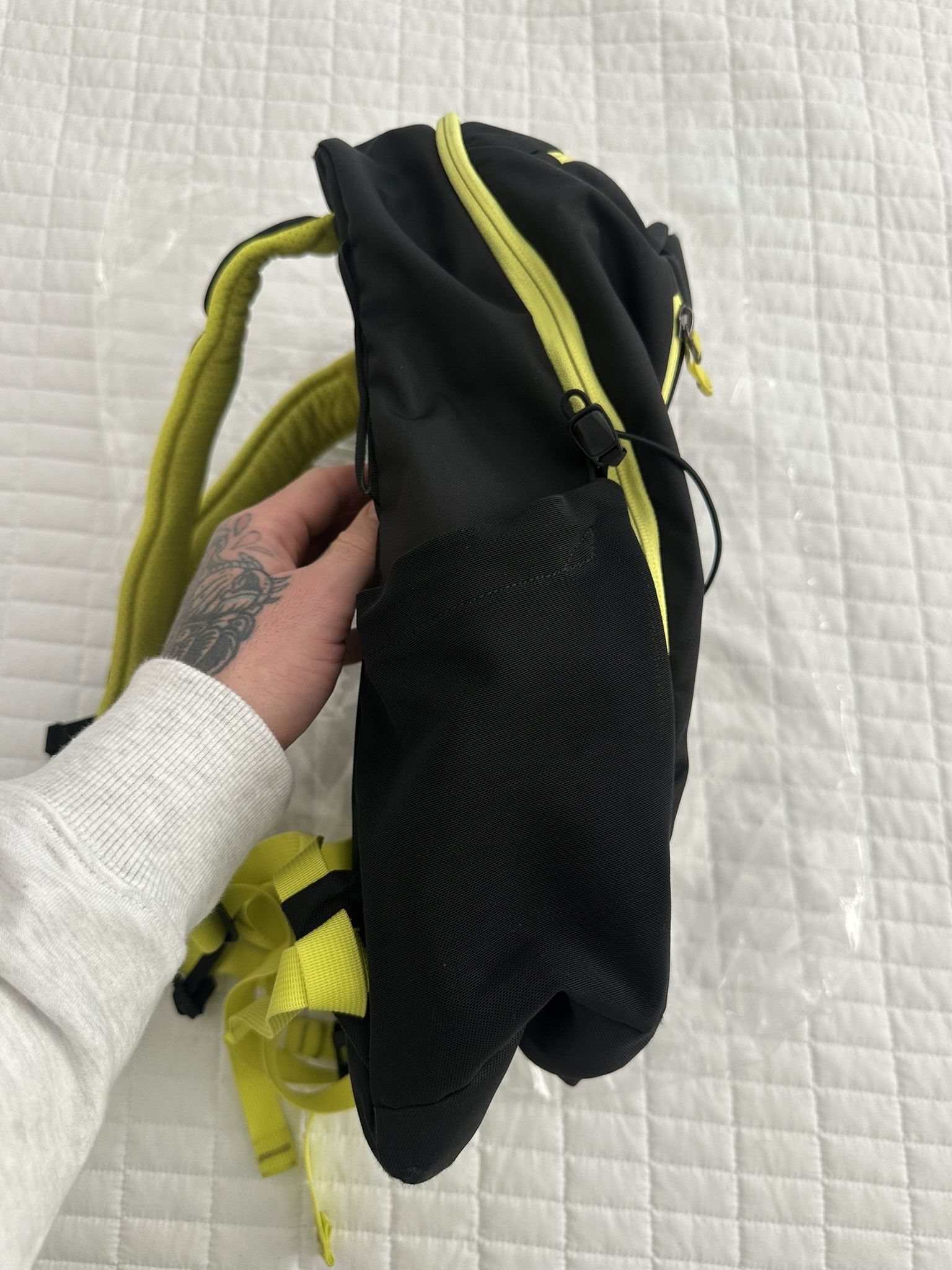 Arc'teryx RARE Arc'teryx Mantis 26L Backpack Black / Olive Moss Size 26 - 15 Thumbnail