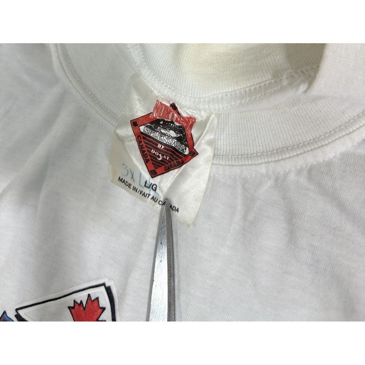 Vintage Vintage Northern Splendors Graphic T-Shirt Canada Maple Leaf Size US L / EU 52-54 / 3 - 4 Thumbnail