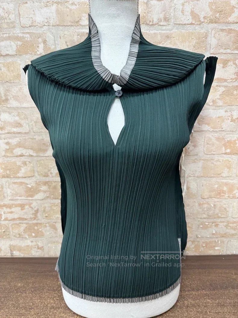 Issey Miyake Issey Miyake Green Ruched Top Size M / US 6-8 / IT 42-44 - 1 Thumbnail