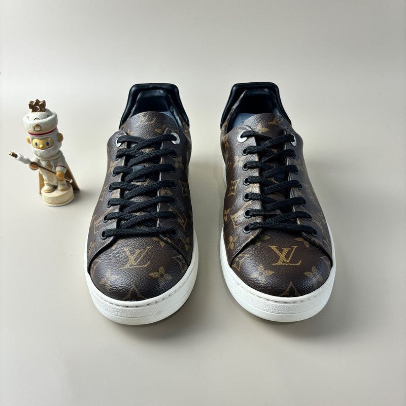 Louis Vuitton Louis Vuitton Frontrow Stylish Low-Top Sneakers - Size US 9.5 / EU 42-43 - 2 Thumbnail