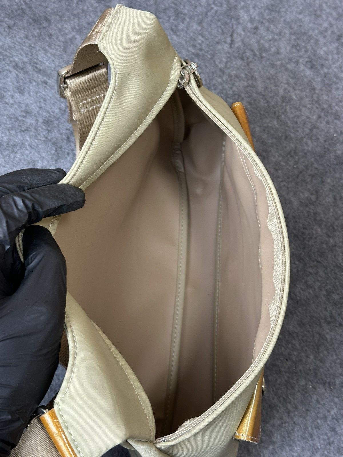 Longchamp vintage Longchamp beige nylon crossbody bag. Size ONE SIZE - 15 Thumbnail