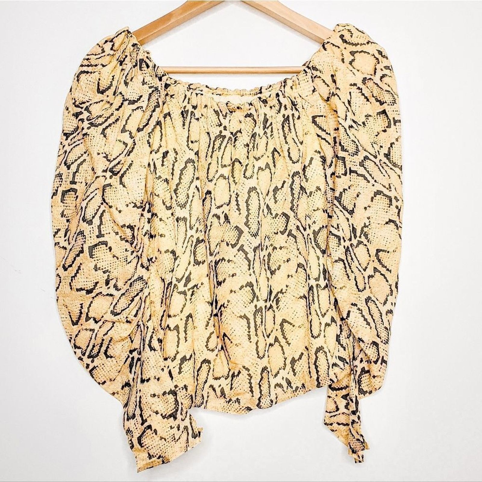 Frame Frame Yellow Python Snake Reptile Billow Top Size XS Size XS / US 0-2 / IT 36-38 - 1 Thumbnail