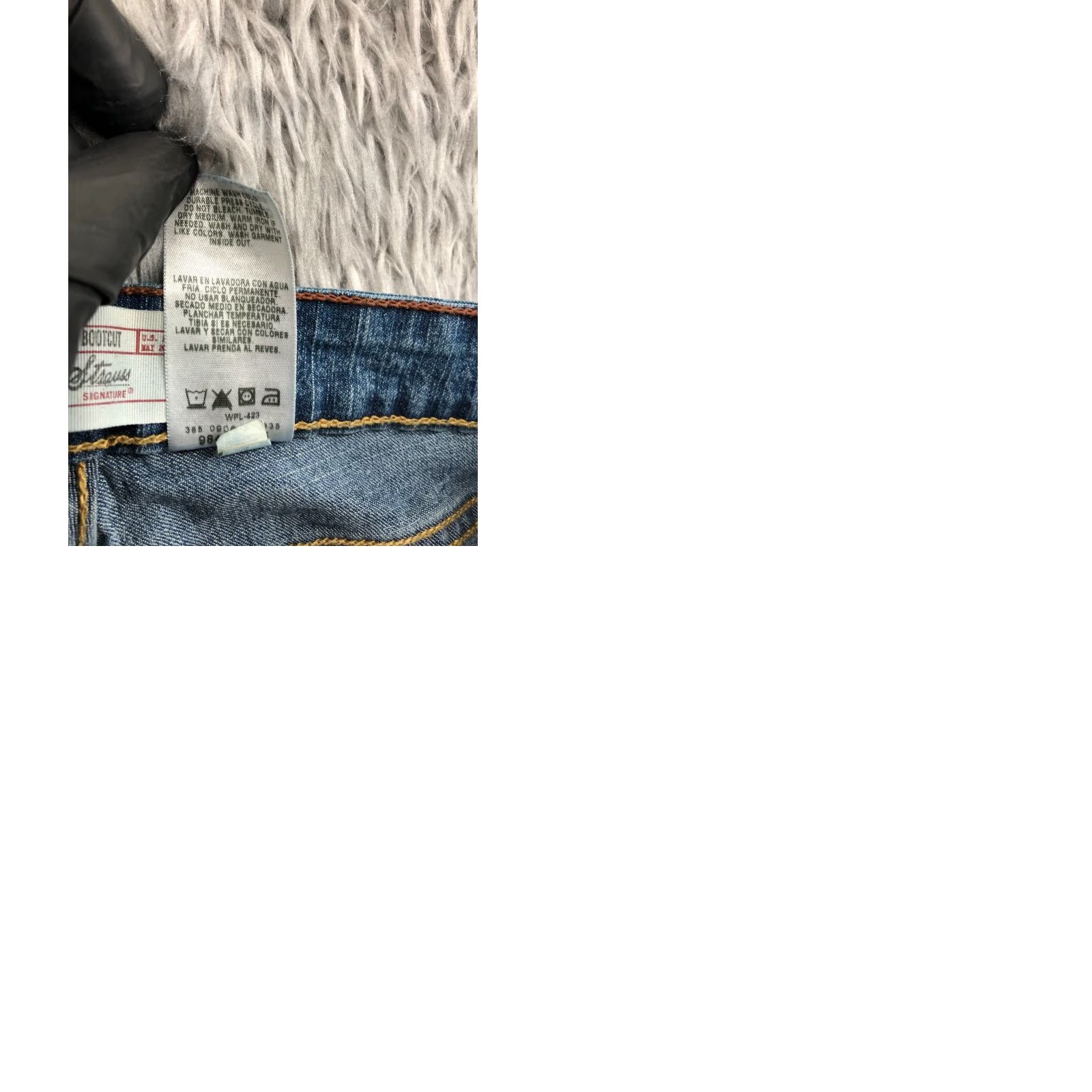 Levi's Levi's Jeans Mid Rise Bootcut Size 8 Womens Regular Stretch Blue Medium Wash 5-Pocket Denim - Signature by Levi Strauss & Co. 500 Series Size 30" / US 8 / IT 44 - 9 Thumbnail