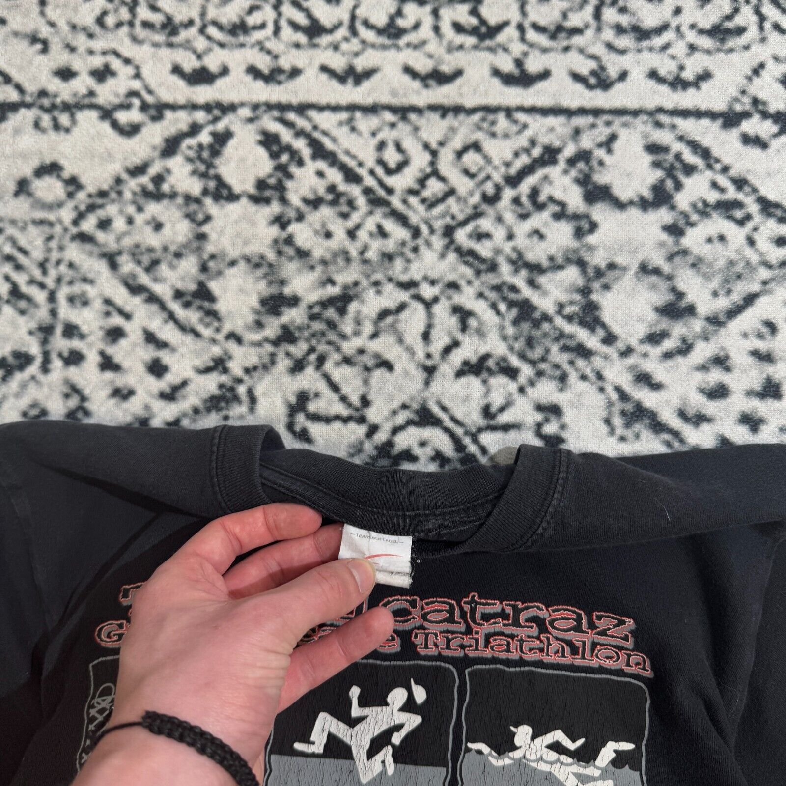 Vintage Vintage Black Cotton T-Shirt Size S Alcatraz Prison Escape Size US S / EU 44-46 / 1 - 7 Thumbnail