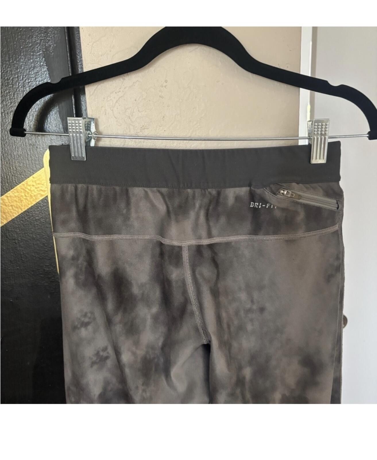 Nike (NIKE) Gray Dri-FIT Leggings Size 32" / US 10 / IT 46 - 5 Thumbnail