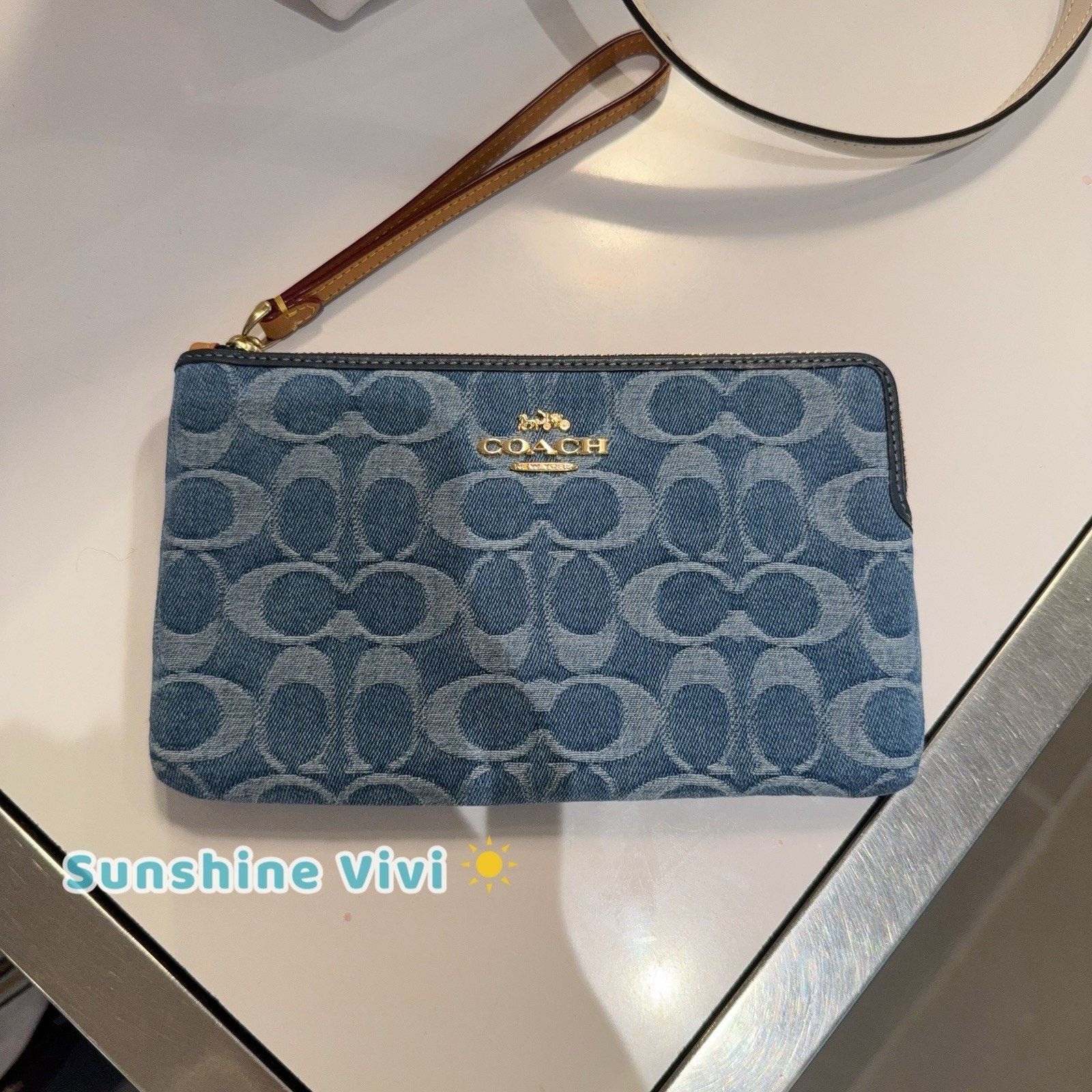 Coach NWT Coach Large Corner Zip Wristlet CDE82 denim/Gold/Indigo Size ONE SIZE - 1 Thumbnail