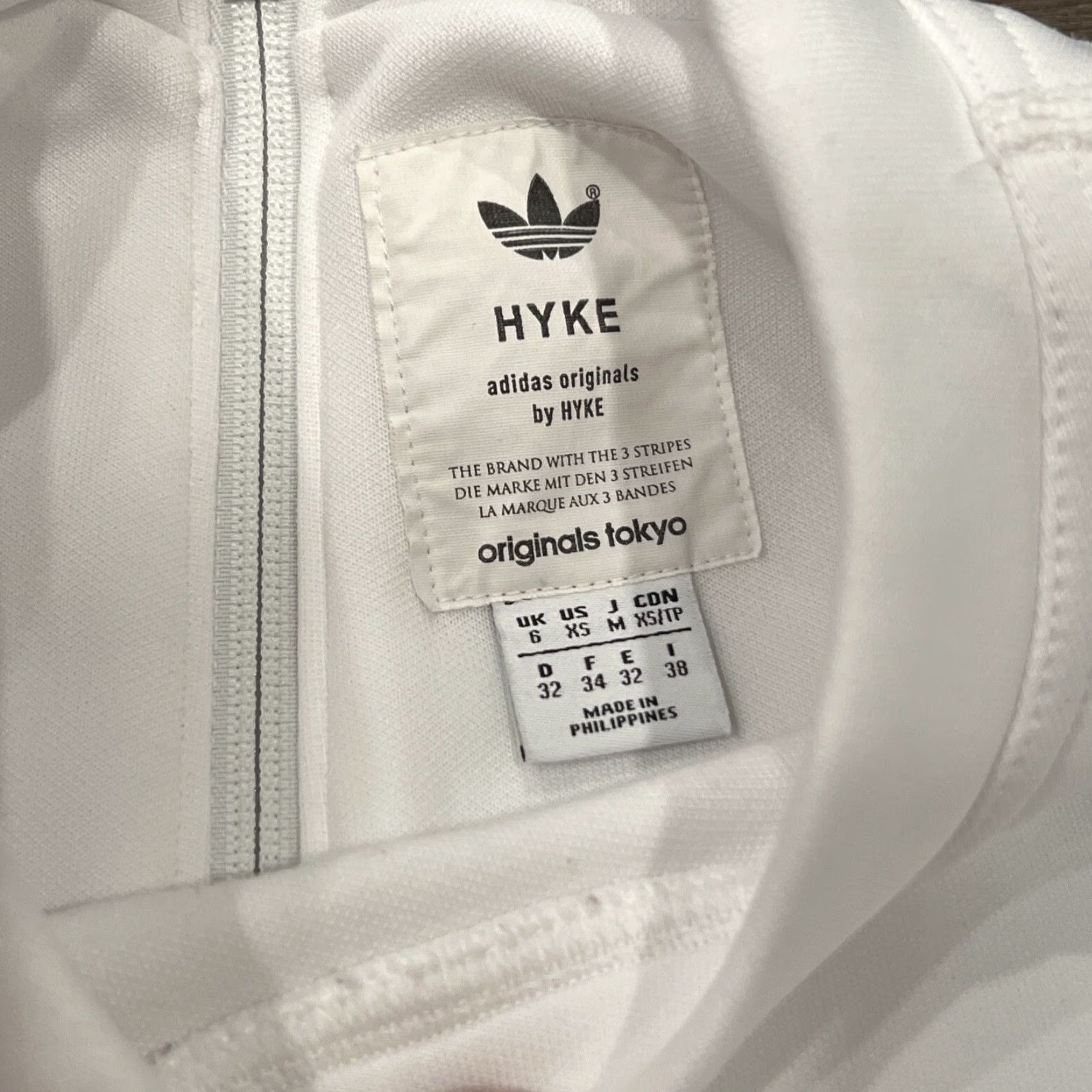 Adidas Adidas HYKE SSL Sweat Top Women's XS White Short Sleeve T-Shirt Zip Crew Neck Graphic Print Regular Fit Size XS / US 0-2 / IT 36-38 - 4 Thumbnail