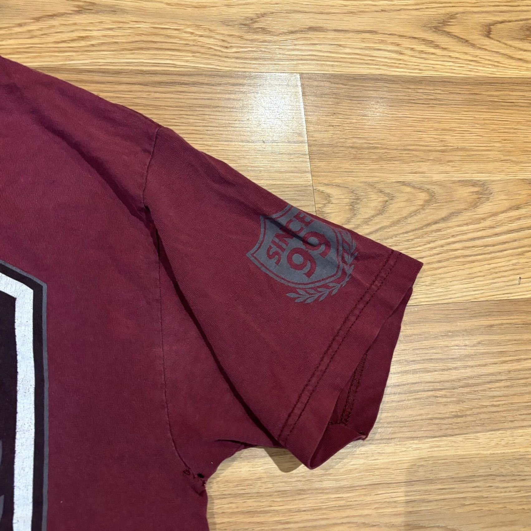 Vintage VINTAGE Famous Stars & Straps Since 99 Burgundy Maroon Red T Shirt Mens Size L Size US L / EU 52-54 / 3 - 2 Thumbnail