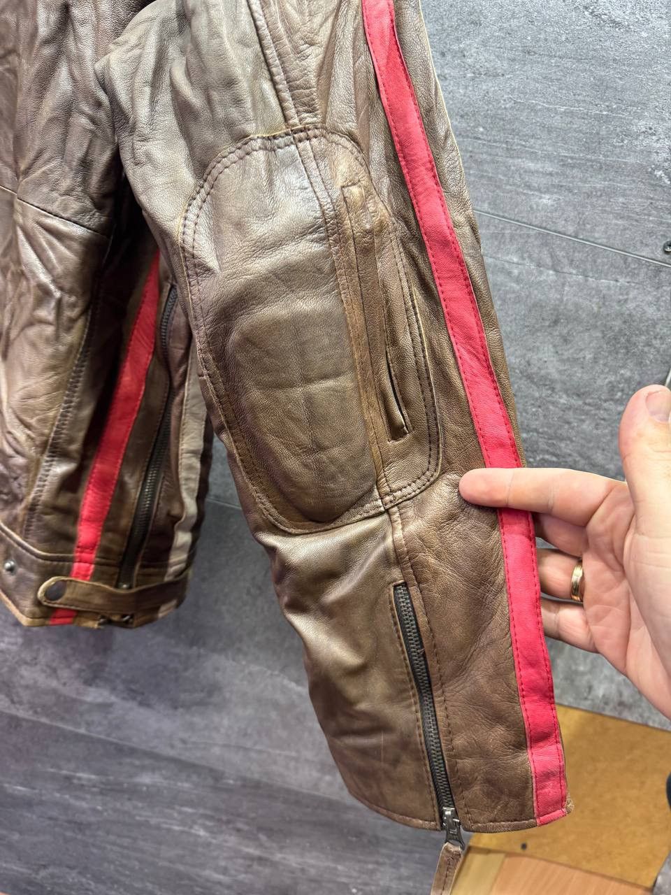 Vintage Aviatrix Men's Real Leather Brown Patch Racing Biker Jacket Size US XL / EU 56 / 4 - 24 Thumbnail